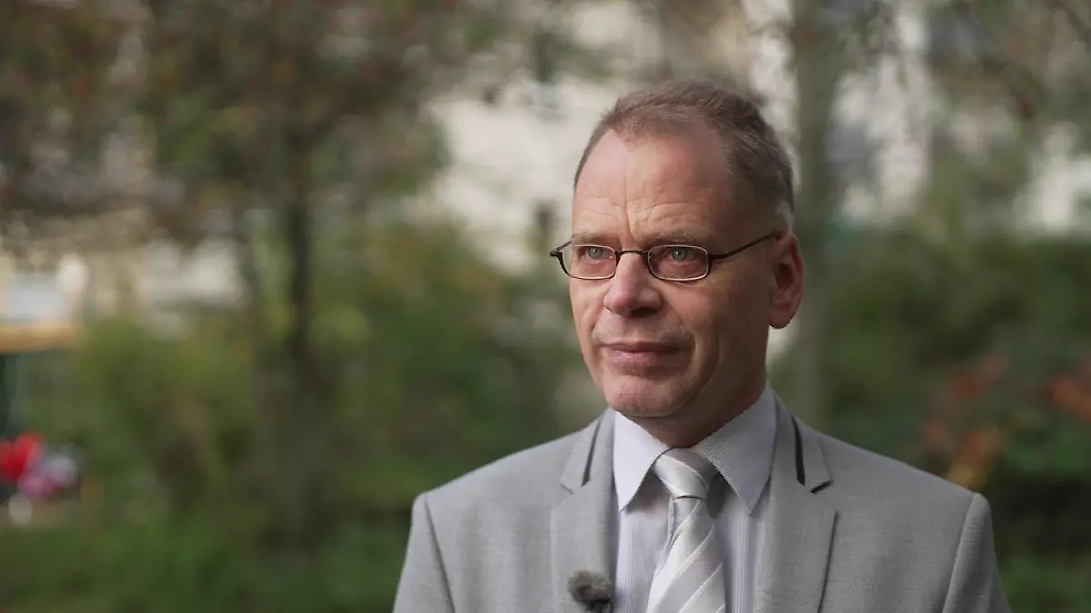 Dr. Dirk Baumeier (53) ist Diplom-Psychologe und Psychotherapeut.