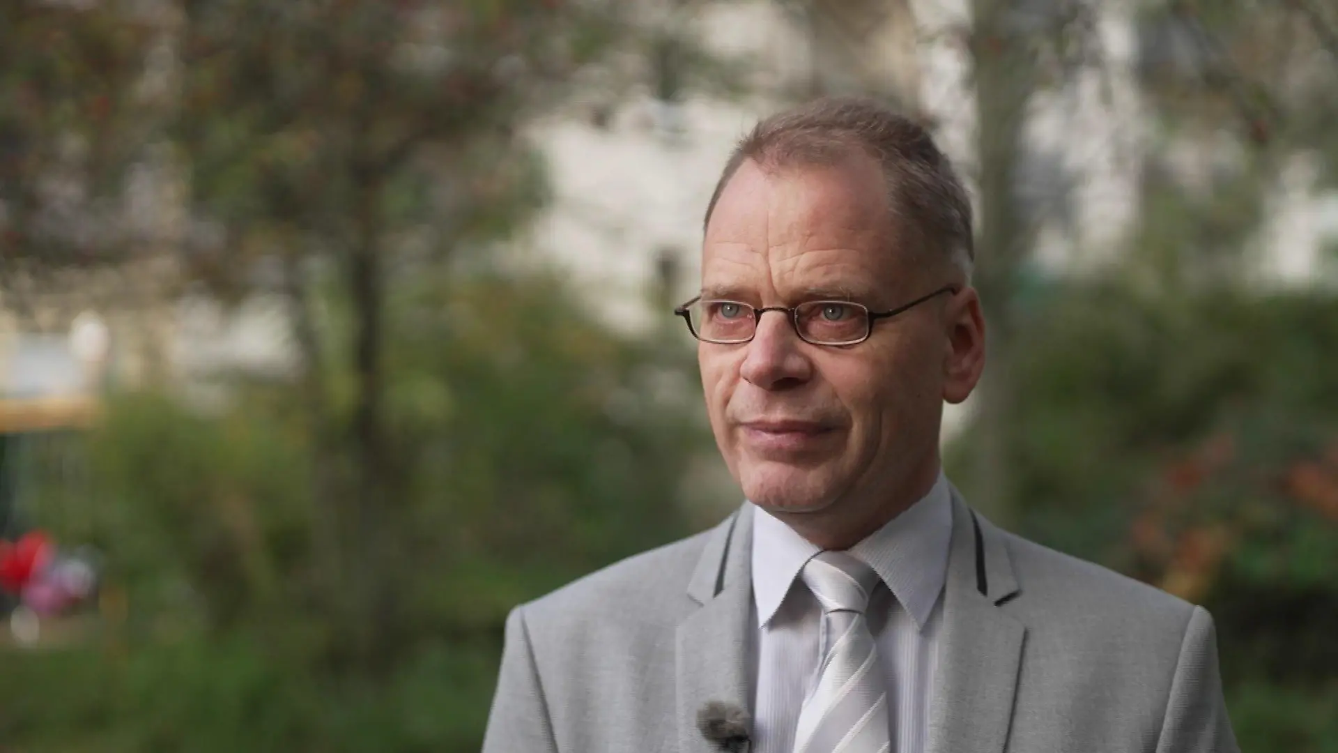 Dr. Dirk Baumeier (53) ist Diplom-Psychologe und Psychotherapeut.