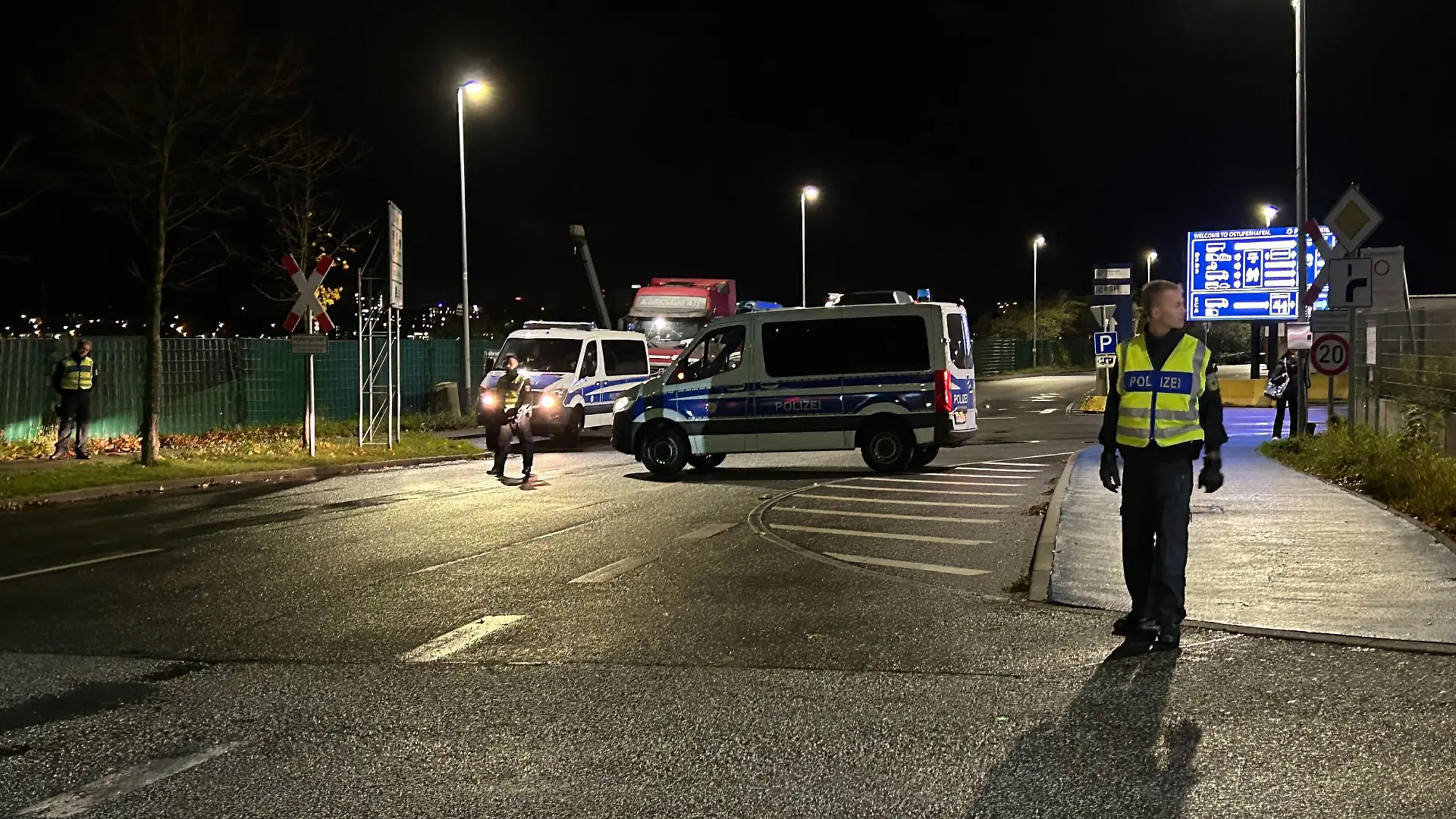 Polizeieinsatz im Kieler Hafen.