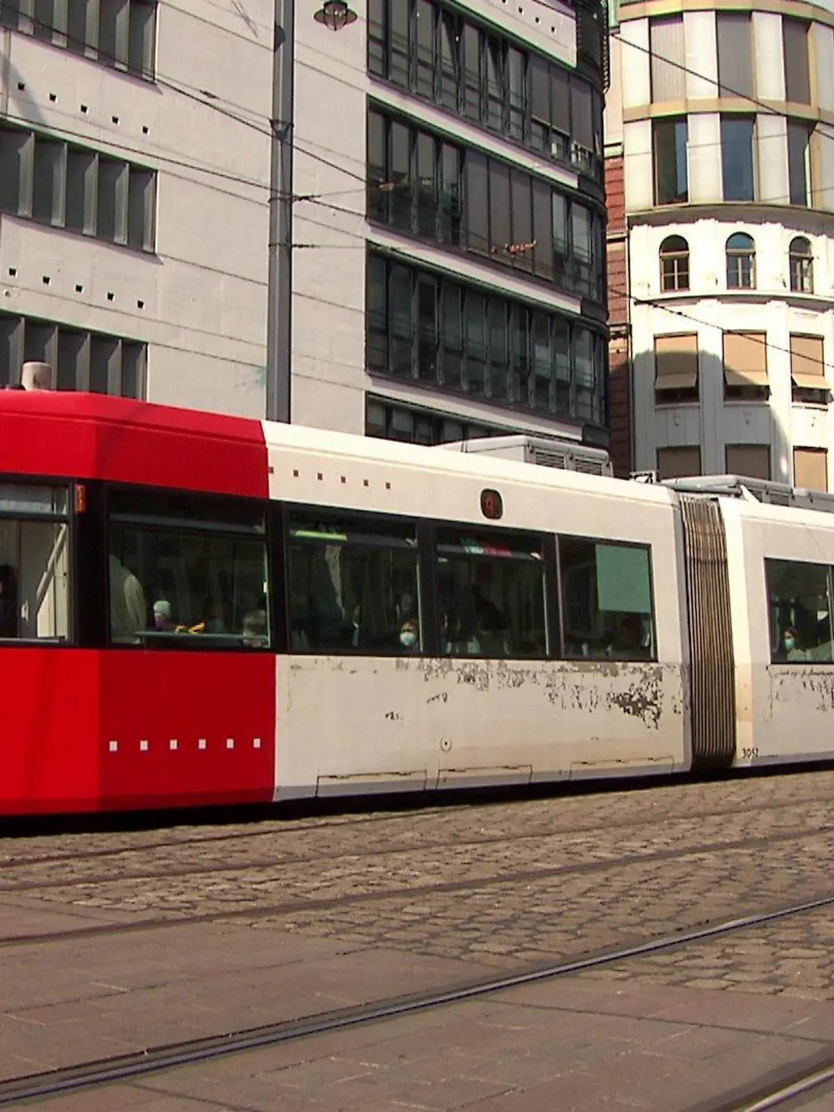 In einer Straßenbahn in Bremen wurde die Trans-Frau angegriffen.