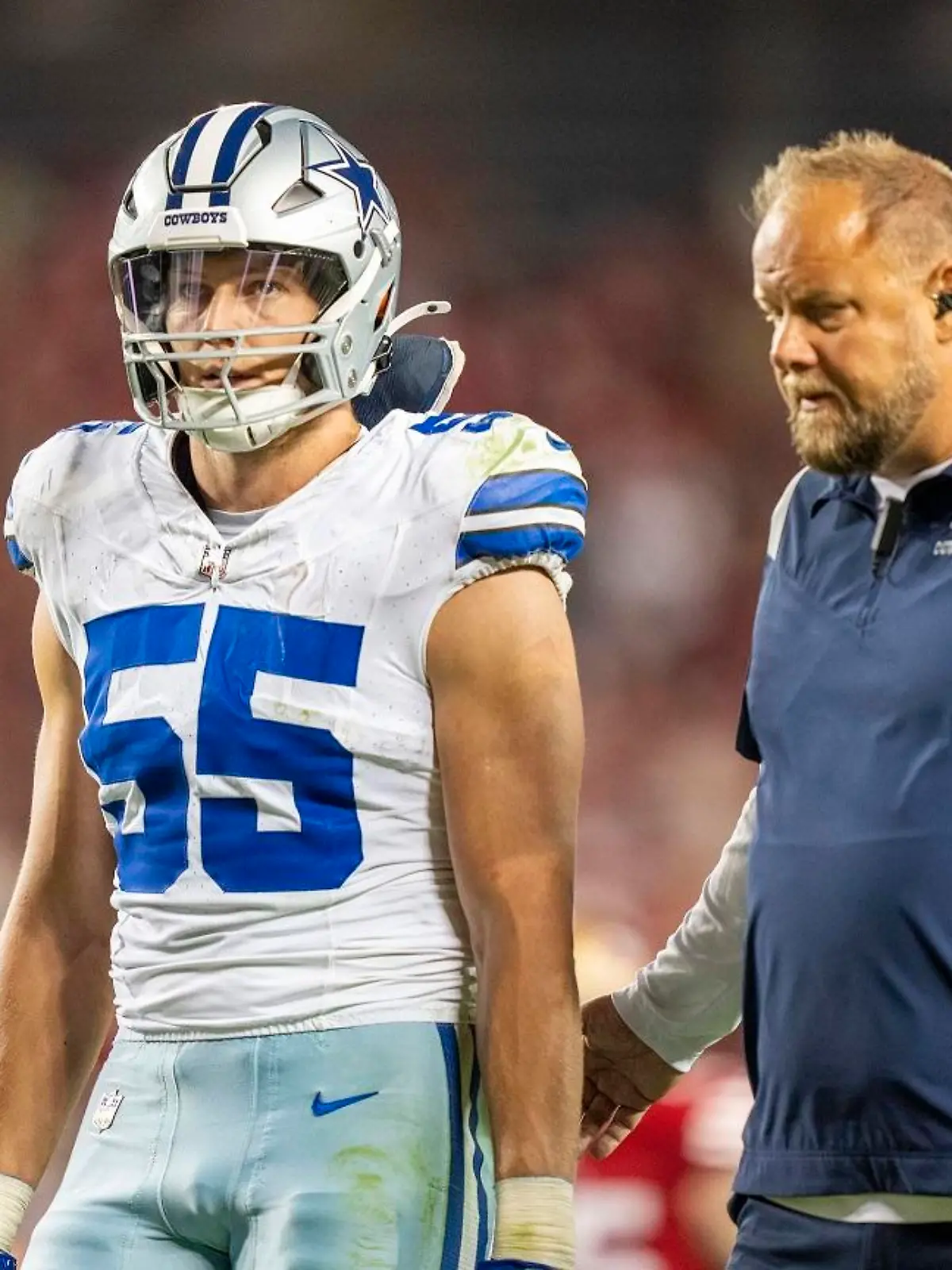 NFL, American Football Herren, USA Dallas Cowboys at San Francisco 49ers October 8, 2023 Santa Clara, California, USA Dallas Cowboys linebacker Leighton Vander Esch 55 leaves the game after an injury during the fourth quarter against the San Francisco 49ers at Levi s Stadium. Santa Clara Levi s Stadium California USA, EDITORIAL USE ONLY PUBLICATIONxINxGERxSUIxAUTxONLY Copyright: xKylexTeradax 20231008_kkt_st3_037