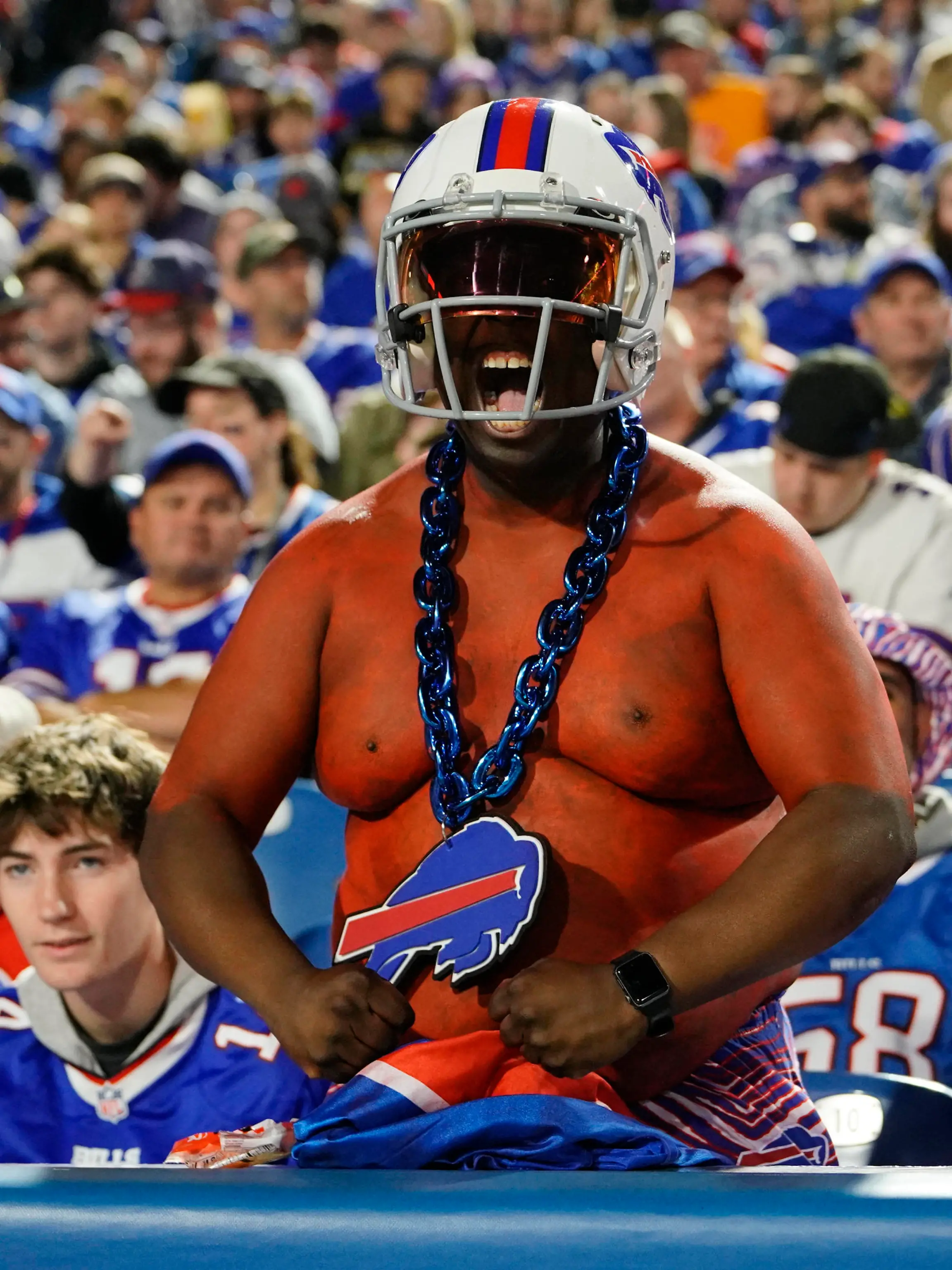 NFL, American Football Herren, USA Tampa Bay Buccaneers at Buffalo Bills Oct 26, 2023 Orchard Park, New York, USA A Buffalo Bills fan cheers during the first half against the Tampa Bay Buccaneers at Highmark Stadium. Orchard Park Highmark Stadium New York USA, EDITORIAL USE ONLY PUBLICATIONxINxGERxSUIxAUTxONLY Copyright: xGregoryxFisherx 20231026_cec_fb5_104