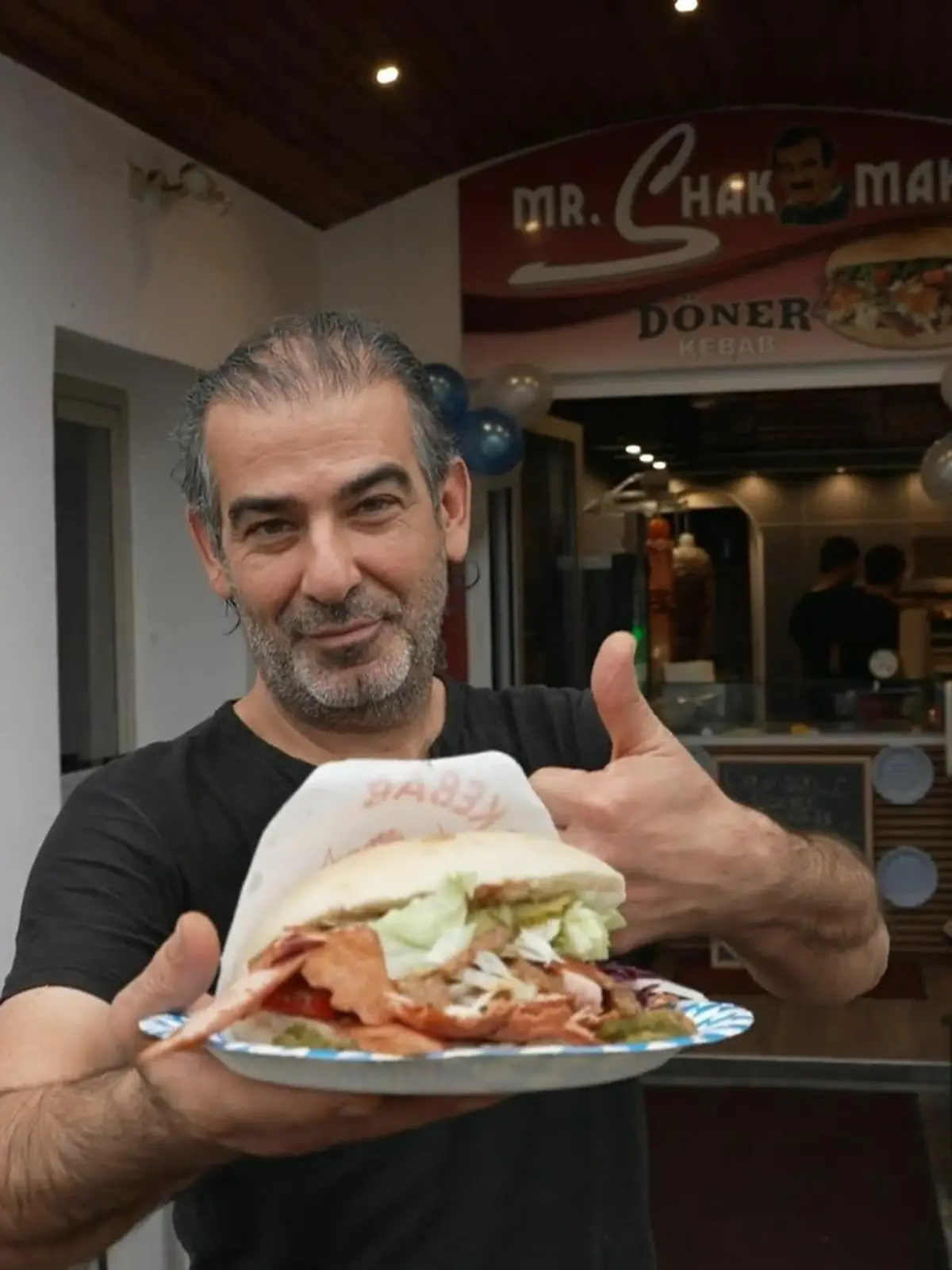 Wie der deutscheste Döner aller Zeiten schmeckt und, was der RTL-Reporter dazu sagt, sehen Sie oben im Video.