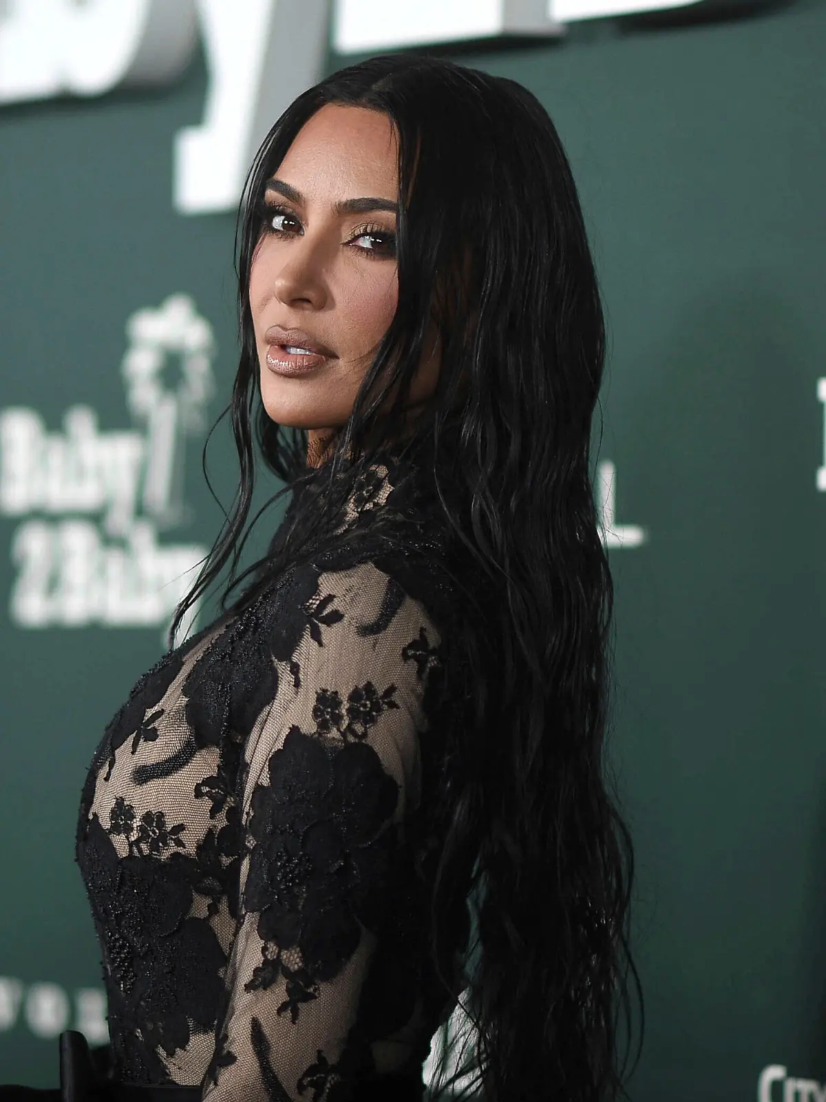 12.11.2023, USA, West Hollywood: Kim Kardashian kommt zur Baby2Baby-Gala im Pacific Design Center in West Hollywood, Kalifornien. Sie wartet eigenen Worten zufolge auf Tennisstunden bei Tennis-Superstar Serena Williams. (zu dpa Kim Kardashian wünscht sich Tennisstunden von Serena Williams) Foto: Richard Shotwell/Invision/AP/dpa +++ dpa-Bildfunk +++