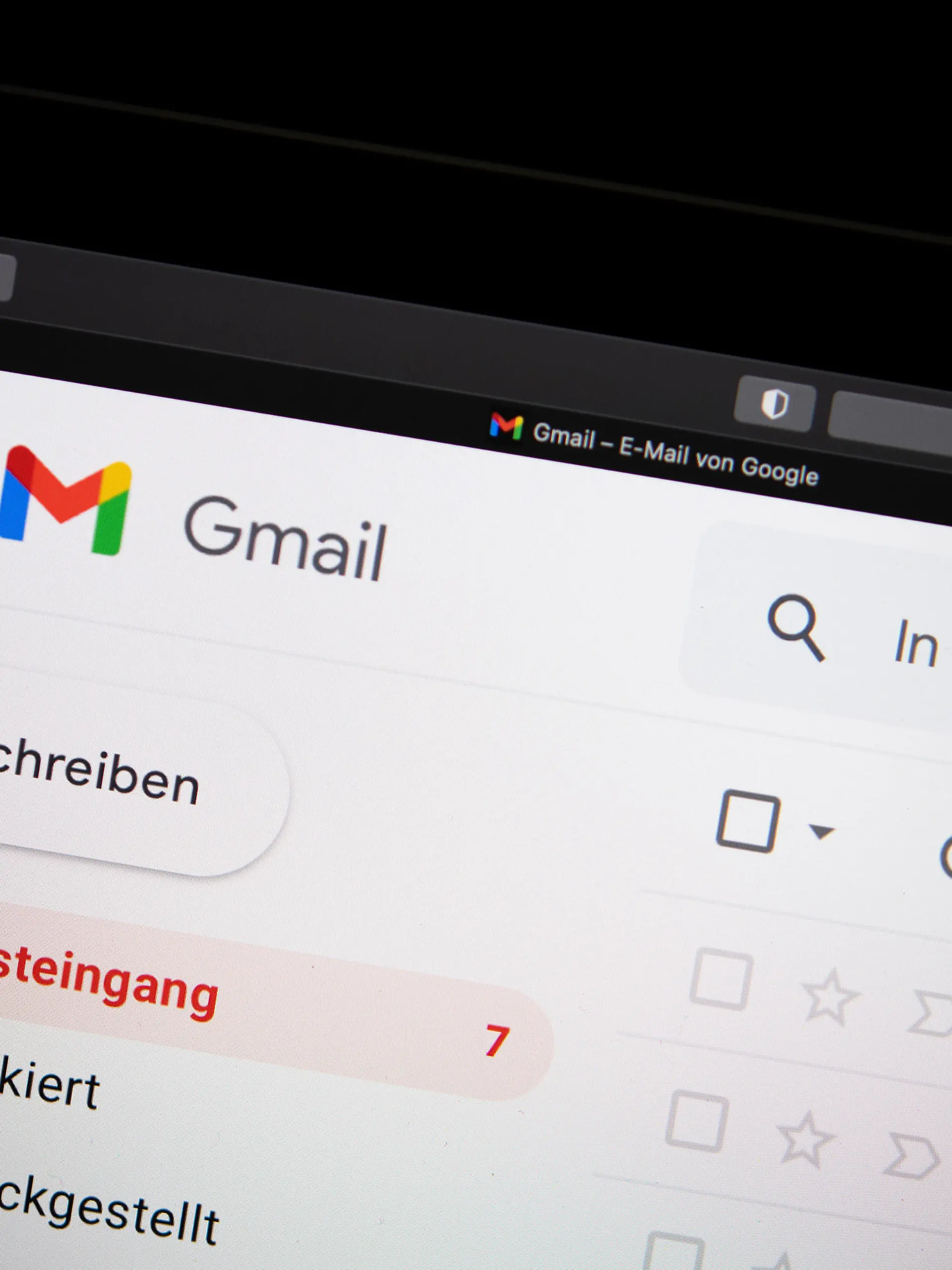 ILLUSTRATION - Das Gmail Postfach, aufgenommen am 17.11.2020 in Berlin auf einem Laptop-Bildschirm (gestellte Szene). Foto: Catherine Waibel