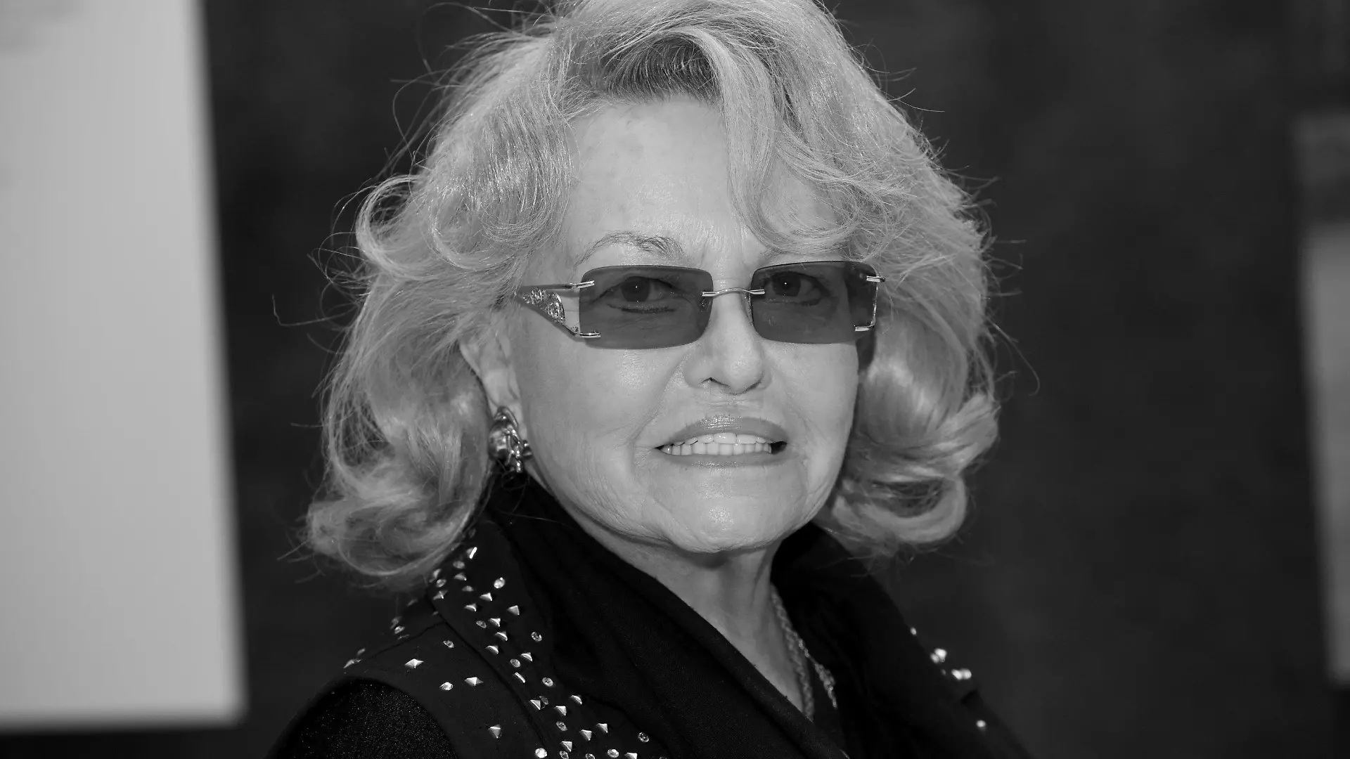 ARCHIV - 09.03.2018, Nordrhein-Westfalen, Essen: Hannelore Kramm, Frau des Volkssänger Heino, steht im Ruhr Museum/Unesco-Welterbe Zollverein bei der Eröffnung der Ausstellung "Sie sind so leer, die Straßen". (zu dpa: «Heino trauert um Ehefrau Hannelore ») Foto: Horst Ossinger/dpa +++ dpa-Bildfunk +++