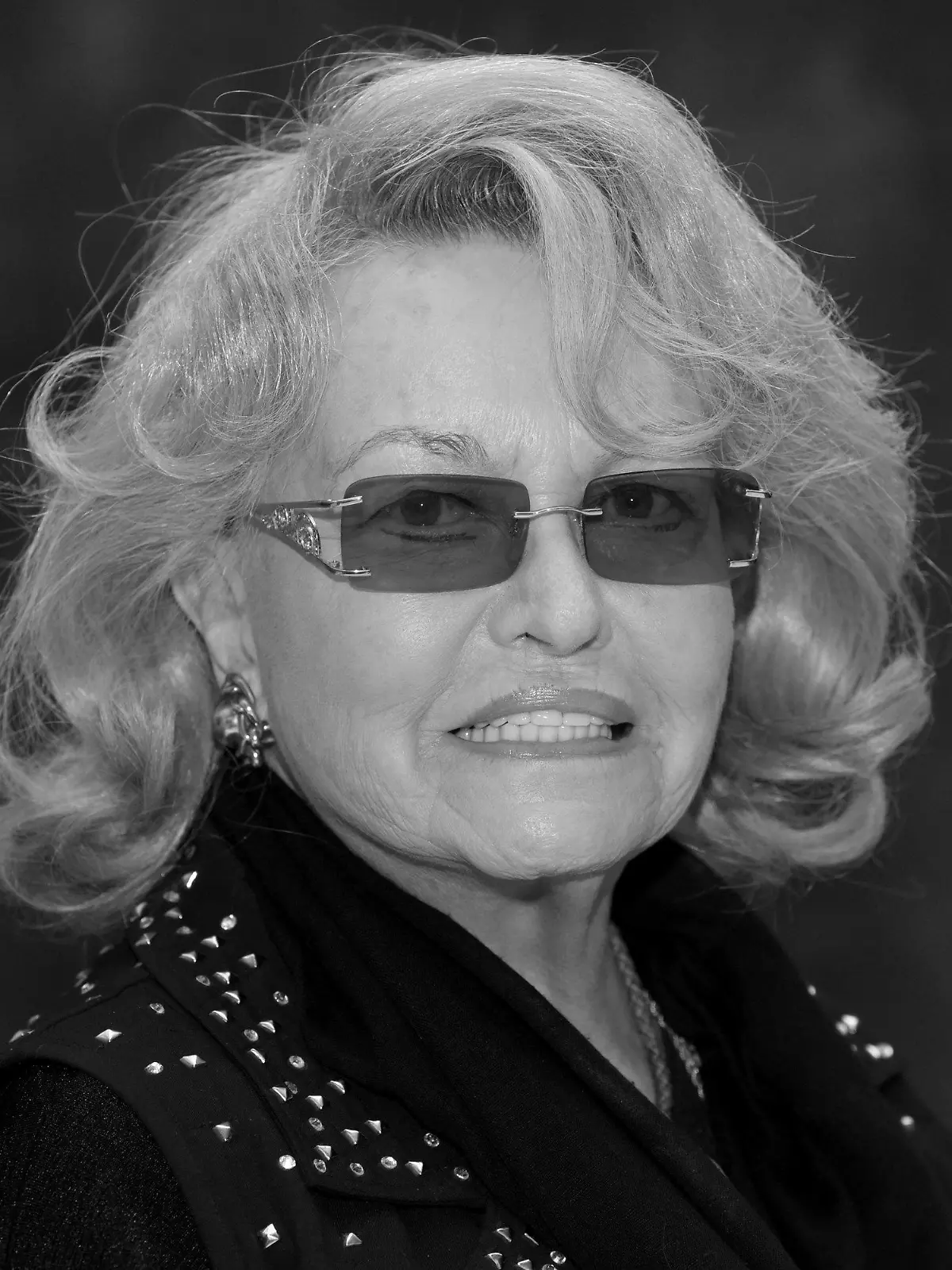 ARCHIV - 09.03.2018, Nordrhein-Westfalen, Essen: Hannelore Kramm, Frau des Volkssänger Heino, steht im Ruhr Museum/Unesco-Welterbe Zollverein bei der Eröffnung der Ausstellung "Sie sind so leer, die Straßen". (zu dpa: «Heino trauert um Ehefrau Hannelore ») Foto: Horst Ossinger/dpa +++ dpa-Bildfunk +++