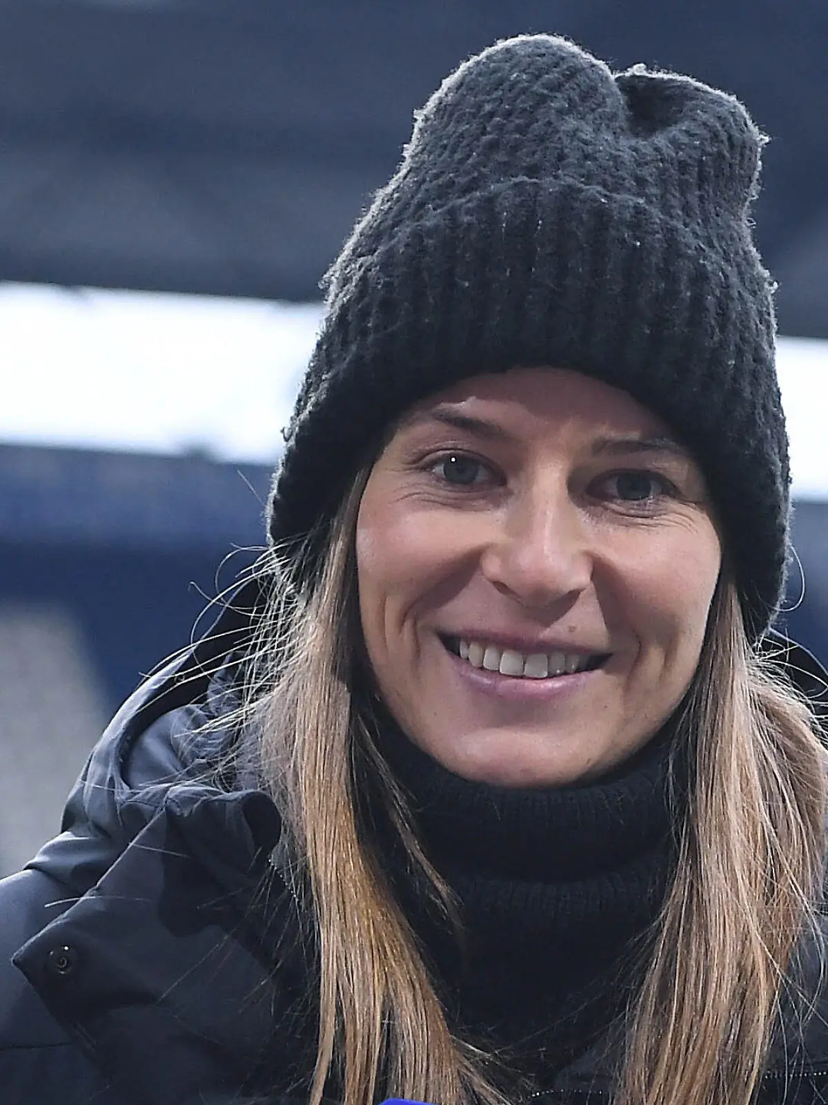 19.11.2022, Nordrhein-Westfalen, Duisburg: Fussball, DFB-Pokal, Frauen, Achtelfinale - MSV Duisburg - FC Bayern München in der Schauinsland-Reisen Arena in Duisburg: Marie-Louise Eta (damals Expertin bei Sky) lächelt. Die 32-Jährige ist seit Mittwoch Co-Trainerin bei Union Berlin. (zu dpa: «Erste Co-Trainerin der Bundesliga: Unions Eta schreibt Geschichte») Foto: Revierfoto/Revierfoto/dpa +++ dpa-Bildfunk +++