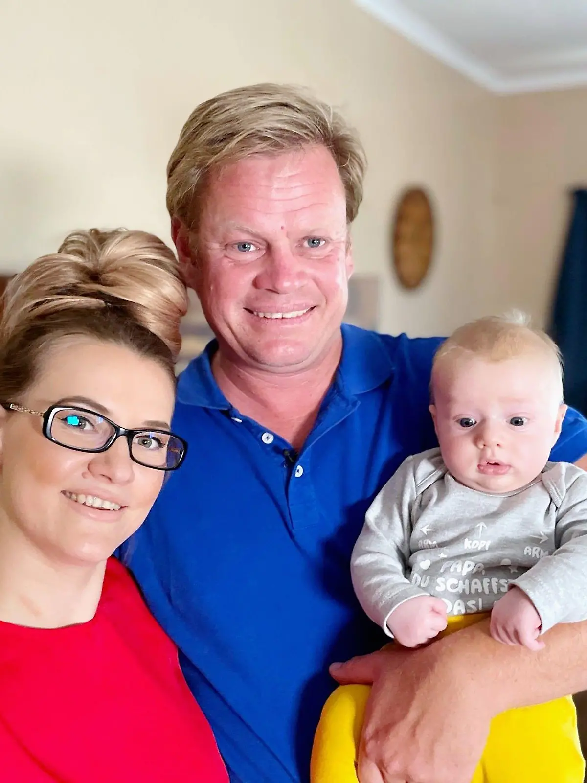 Farmer Jörn (41) aus Namibia und Oliwia (31) und ihr Erstgeborener Bruno. (Archivbild)

+++ Die Verwendung des sendungsbezogenen Materials ist nur mit dem Hinweis und Verlinkung auf RTL+ gestattet. +++