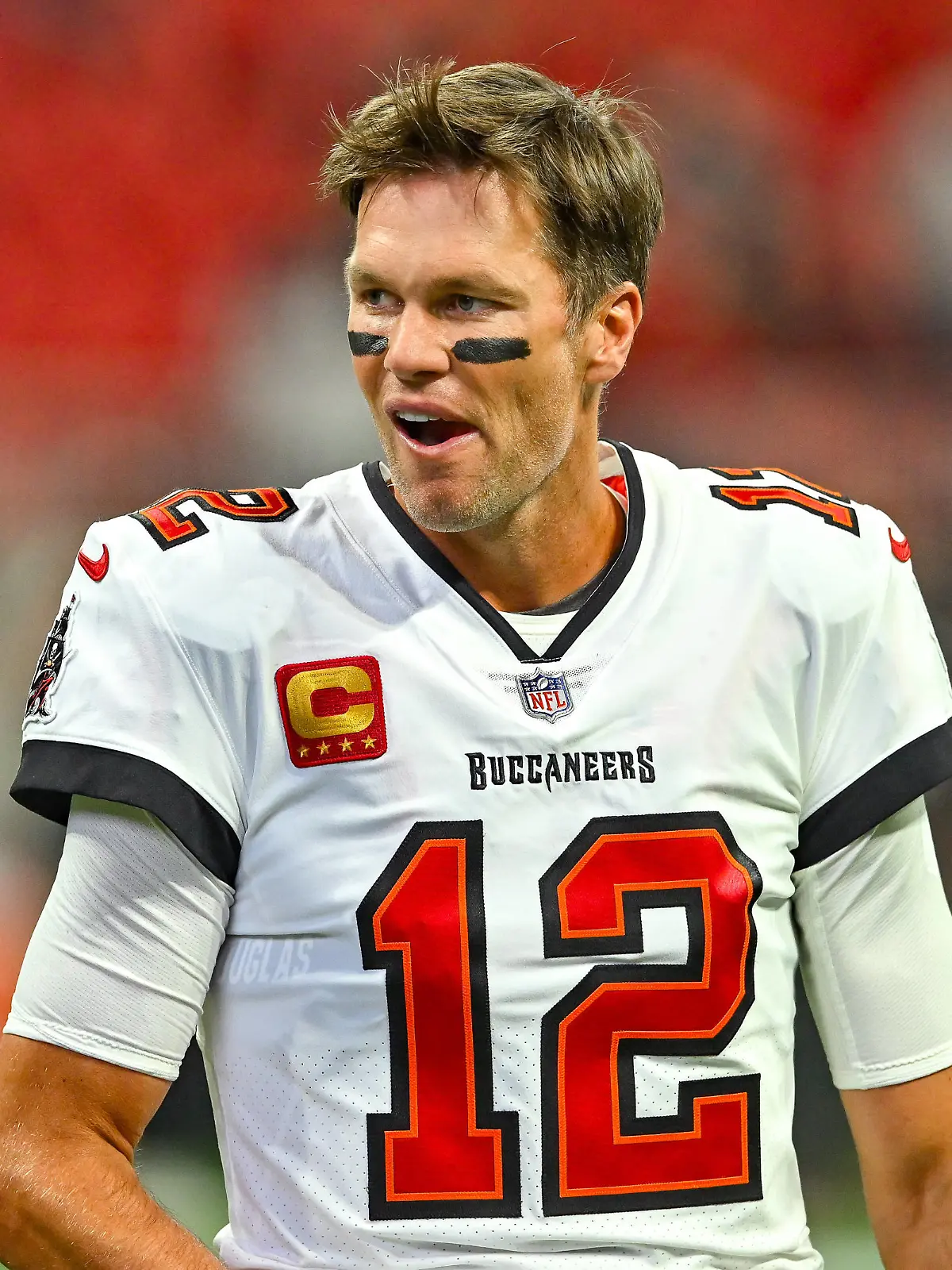ATLANTA, GA Ð JANUARY 08: Tampa Bay quarterback Tom Brady 12 warms up prior to the start of the NFL, American Football Herren, USA game between the Tampa Bay Buccaneers and the Atlanta Falcons on January 8th, 2023 at Mercedes-Benz Stadium in Atlanta, GA. Photo by Rich von Biberstein/Icon Sportswire NFL: JAN 08 Buccaneers at Falcons Icon230108090