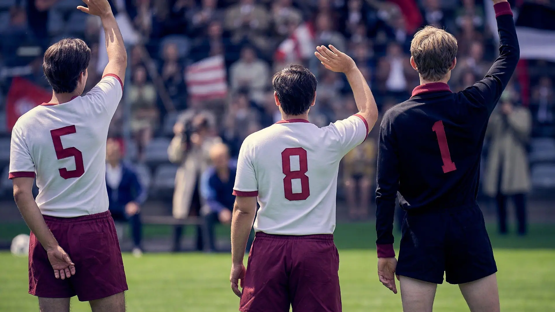V.l.: Franz Beckenbauer (Moritz Lehmann), Gerd Müller (Markus Krojer), Sepp Maier (Paul Wellenhof)