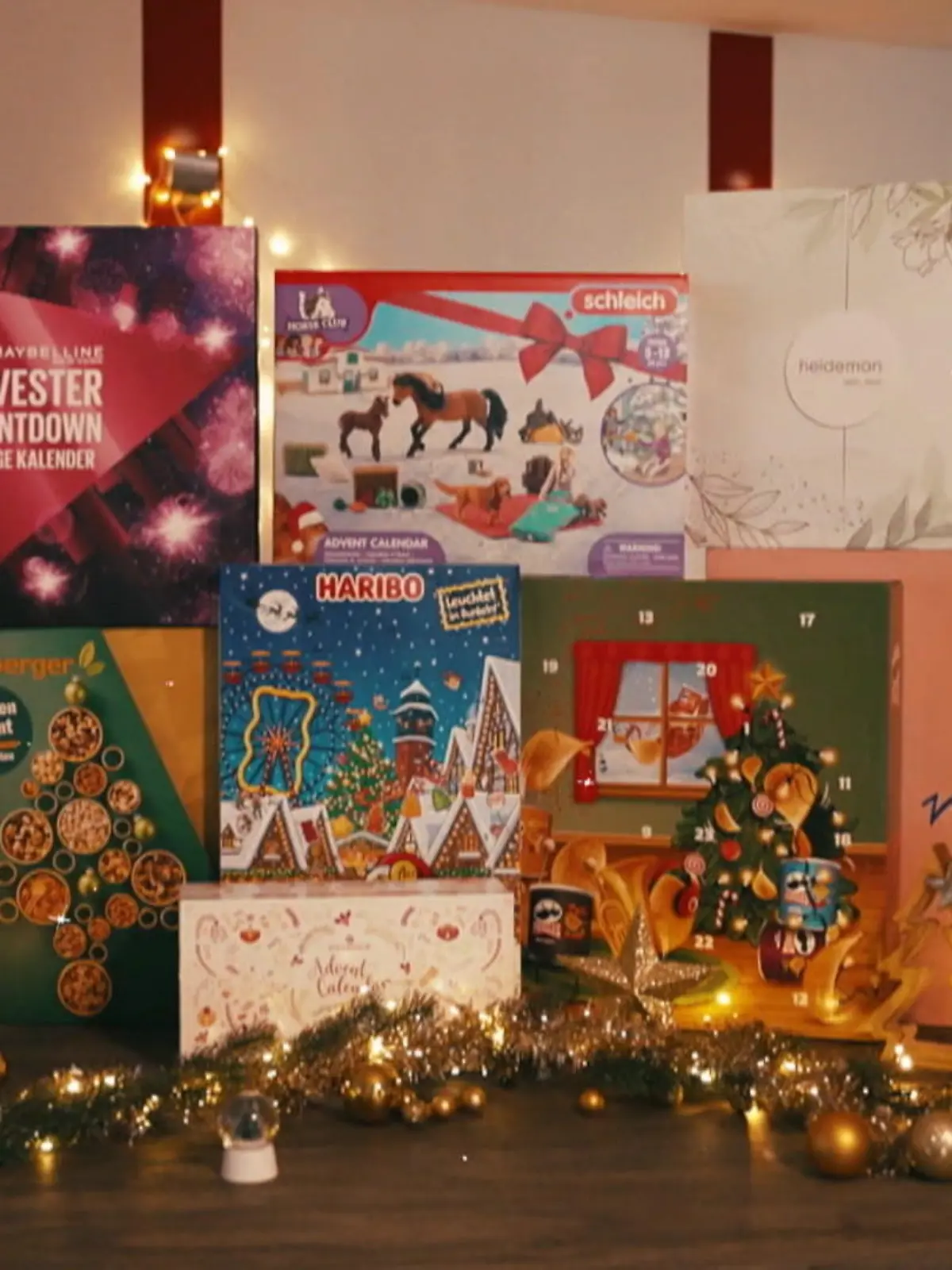 Und in vielen Familien heißt das: Jeden Tag wird ein Türchen am Adventskalender geöffnet. Doch ein einfacher Schokokalender? Vielen ist das zu langweilig! Ein Kalender mit Spielzeug oder Kosmetik gefüllt – das ist es, was Kinder- und Frauenherzen höher schlagen lässt. Doch sind die ihr Geld auch wirklich wert?