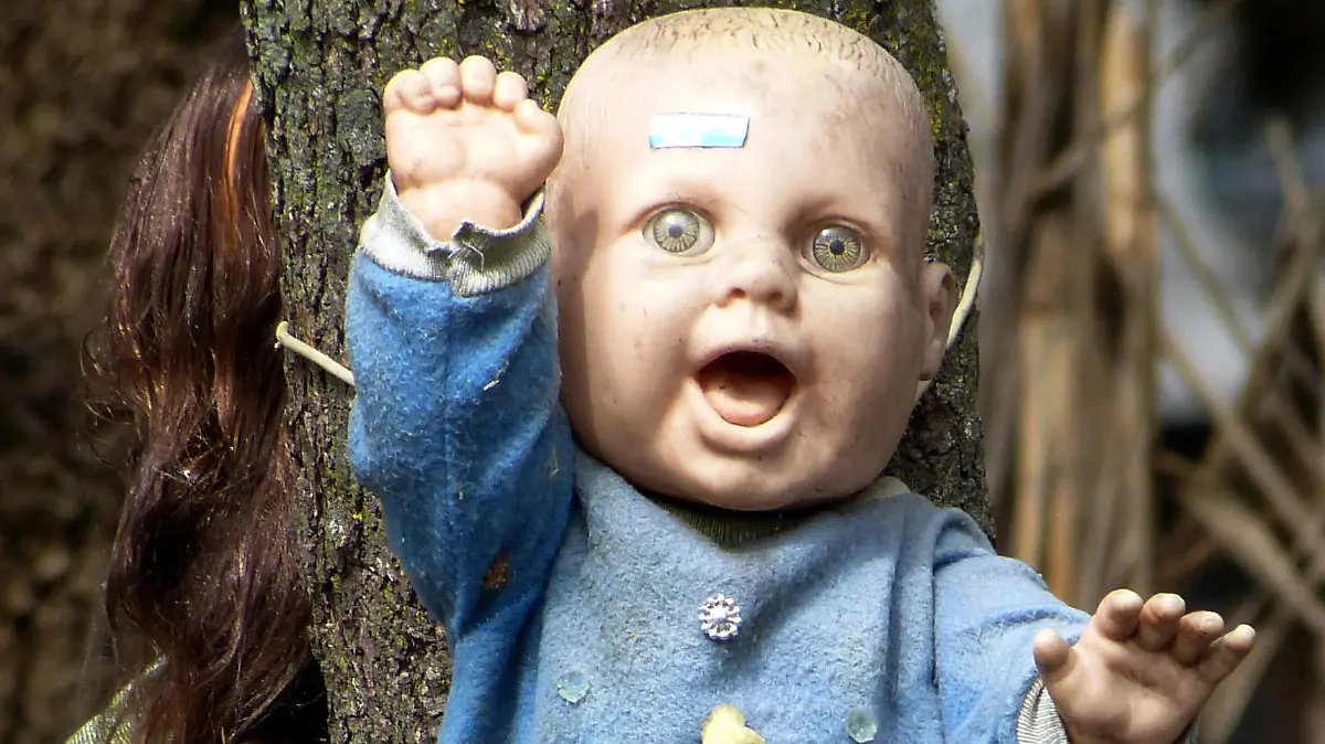 Zum Themendienst-Bericht von Florian Sanktjohanser vom 26. Oktober 2017: Don Julian hängte auf der Isla de las Muñecas die ersten Puppen auf, nach seinem Tod setzte sein Neffe diesen seltsamen Brauch fort. (Nur zur redaktionellen Verwendung durch Themendienst-Bezieher.) Foto: Florian Sanktjohanser/dpa-tmn