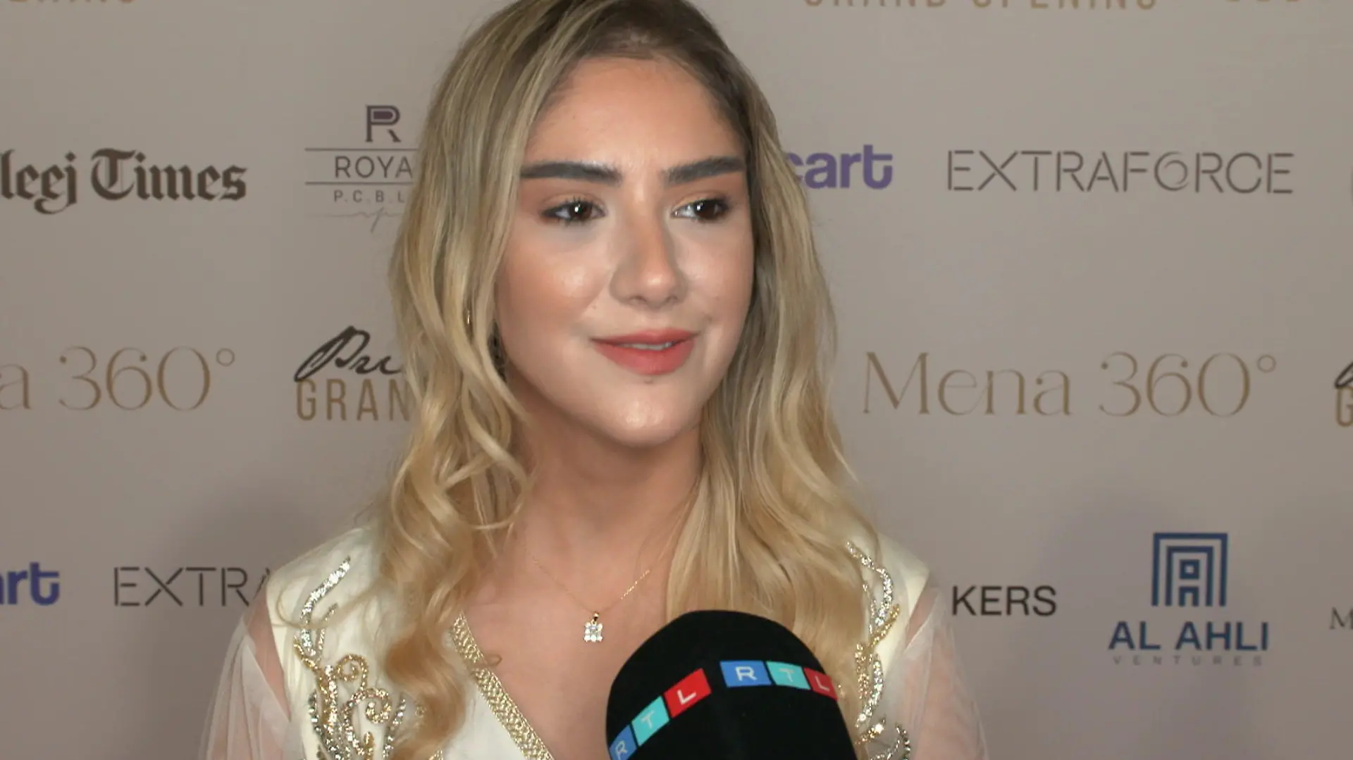 Lisa Marie Straube fühlt sich in ihrer Wahlheimat Dubai pudelwohl.
