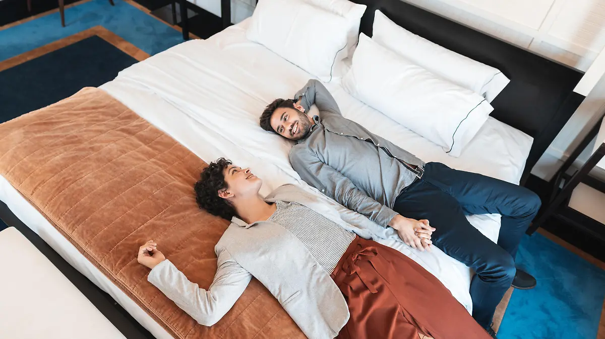 Couple - Relationship, Relaxation, Comfortable, Love - Emotion, Hotel Room