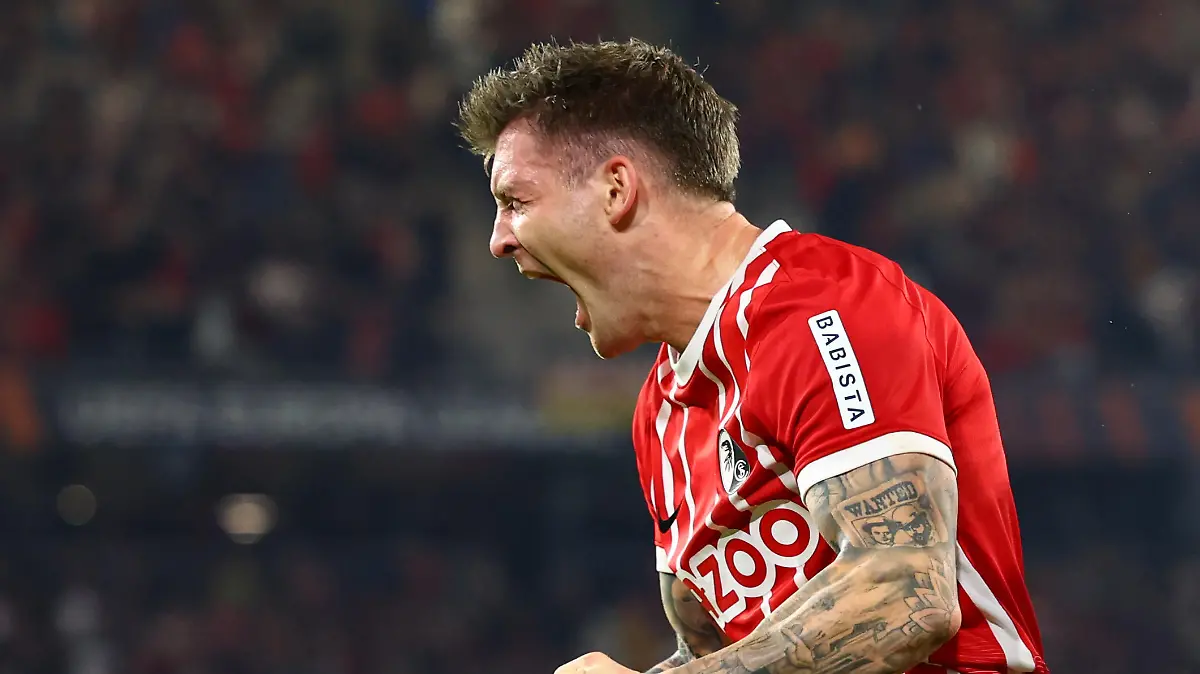 27.10.2022, Baden-Württemberg, Freiburg Im Breisgau: Fußball: Europa League, SC Freiburg - Olympiakos Piräus, Gruppenphase, Gruppe G, 5. Spieltag im Europa-Park Stadion: Freiburgs Lukas Kübler jubelt nach dem Tor zu 1:1. Foto: Tom Weller/dpa +++ dpa-Bildfunk +++