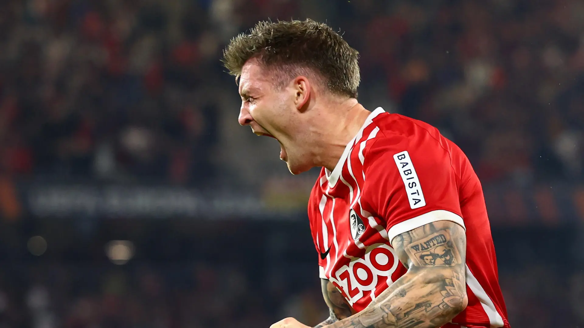27.10.2022, Baden-Württemberg, Freiburg Im Breisgau: Fußball: Europa League, SC Freiburg - Olympiakos Piräus, Gruppenphase, Gruppe G, 5. Spieltag im Europa-Park Stadion: Freiburgs Lukas Kübler jubelt nach dem Tor zu 1:1. Foto: Tom Weller/dpa +++ dpa-Bildfunk +++
