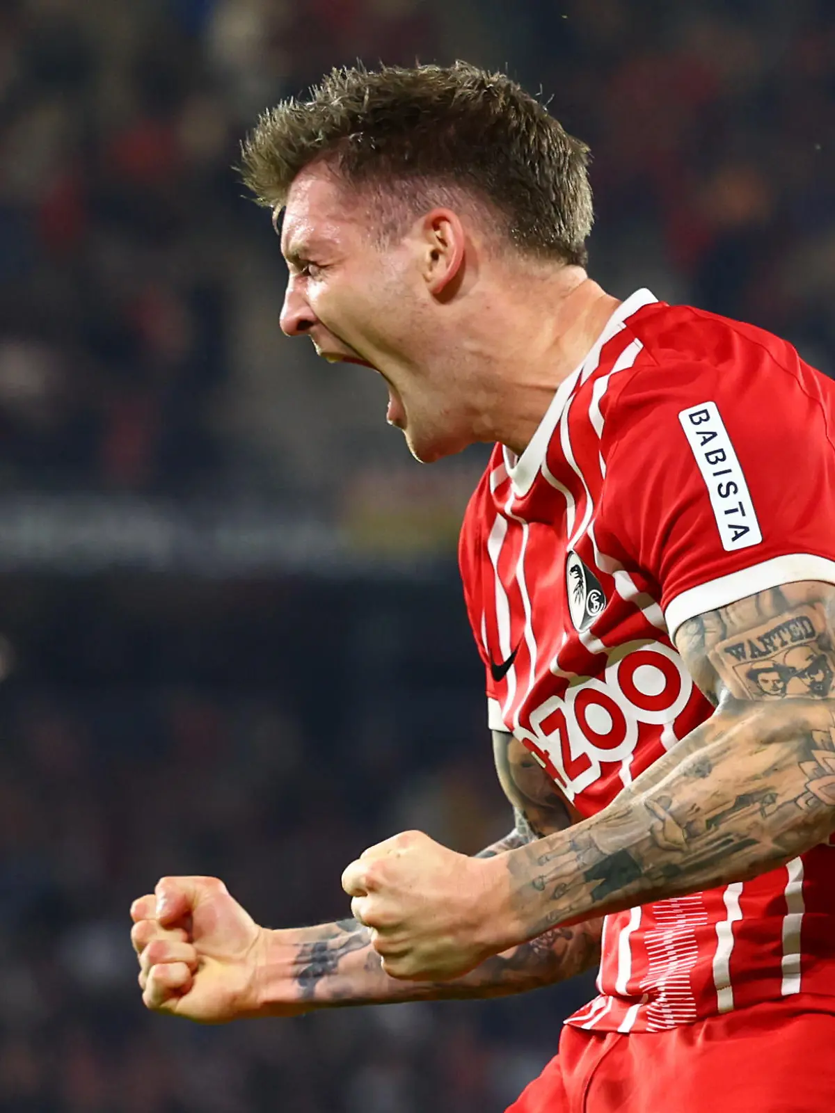 27.10.2022, Baden-Württemberg, Freiburg Im Breisgau: Fußball: Europa League, SC Freiburg - Olympiakos Piräus, Gruppenphase, Gruppe G, 5. Spieltag im Europa-Park Stadion: Freiburgs Lukas Kübler jubelt nach dem Tor zu 1:1. Foto: Tom Weller/dpa +++ dpa-Bildfunk +++