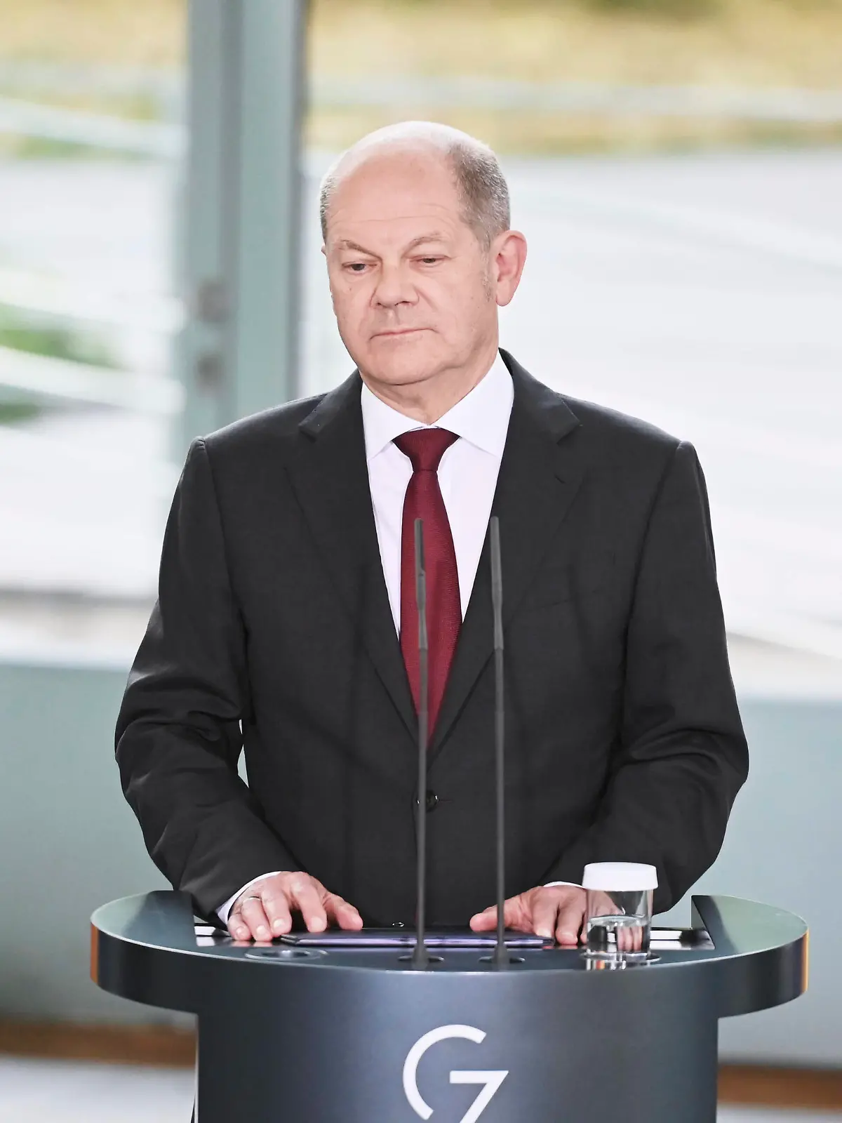  Berlin, Olaf Scholz, Yasmin Fahimi und Rainer Dulger, Pressekonferenz zur Konzertierten Aktion Bundeskanzler Olaf Scholz SPD, Yasmin Fahimi DGB-Vorsitzenden und Rainer Dulger BDA-Präsidenten geben am 31.10.2022 ein Pressekonferenz nach ihrem Gespräch zur Konzertierten Aktion im Bundeskanzleramt. Berlin Bundeskanzleramt Berlin Deutschland *** Berlin, Olaf Scholz, Yasmin Fahimi and Rainer Dulger, press conference on the Concerted Action Federal Chancellor Olaf Scholz SPD , Yasmin Fahimi DGB Chairwoman and Rainer Dulger BDA President give on 31 10 2022 a press conference after their conversation on the Concerted Action in the Federal Chancellery Berlin Federal Chancellery Berlin Germany