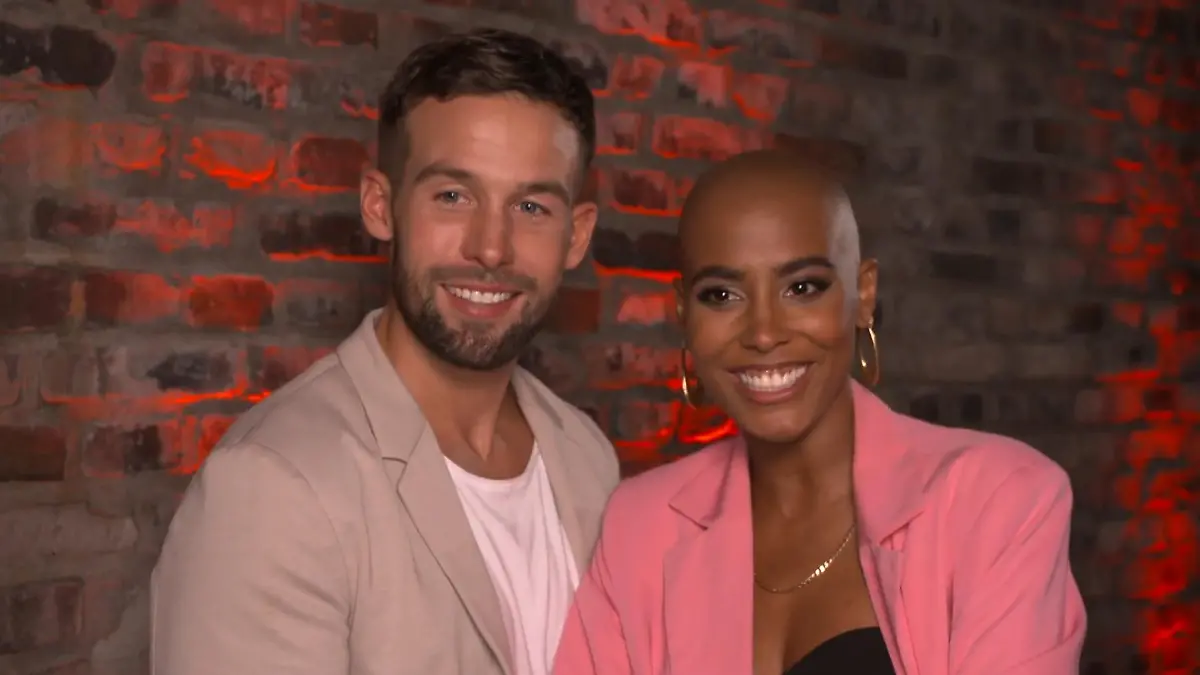 Jan Hoffmann bekam Sharons letzte Rose im Bachelorette-Finale. Beim Wiedersehen verkündeten sie: Ja, sie sind ein Paar!