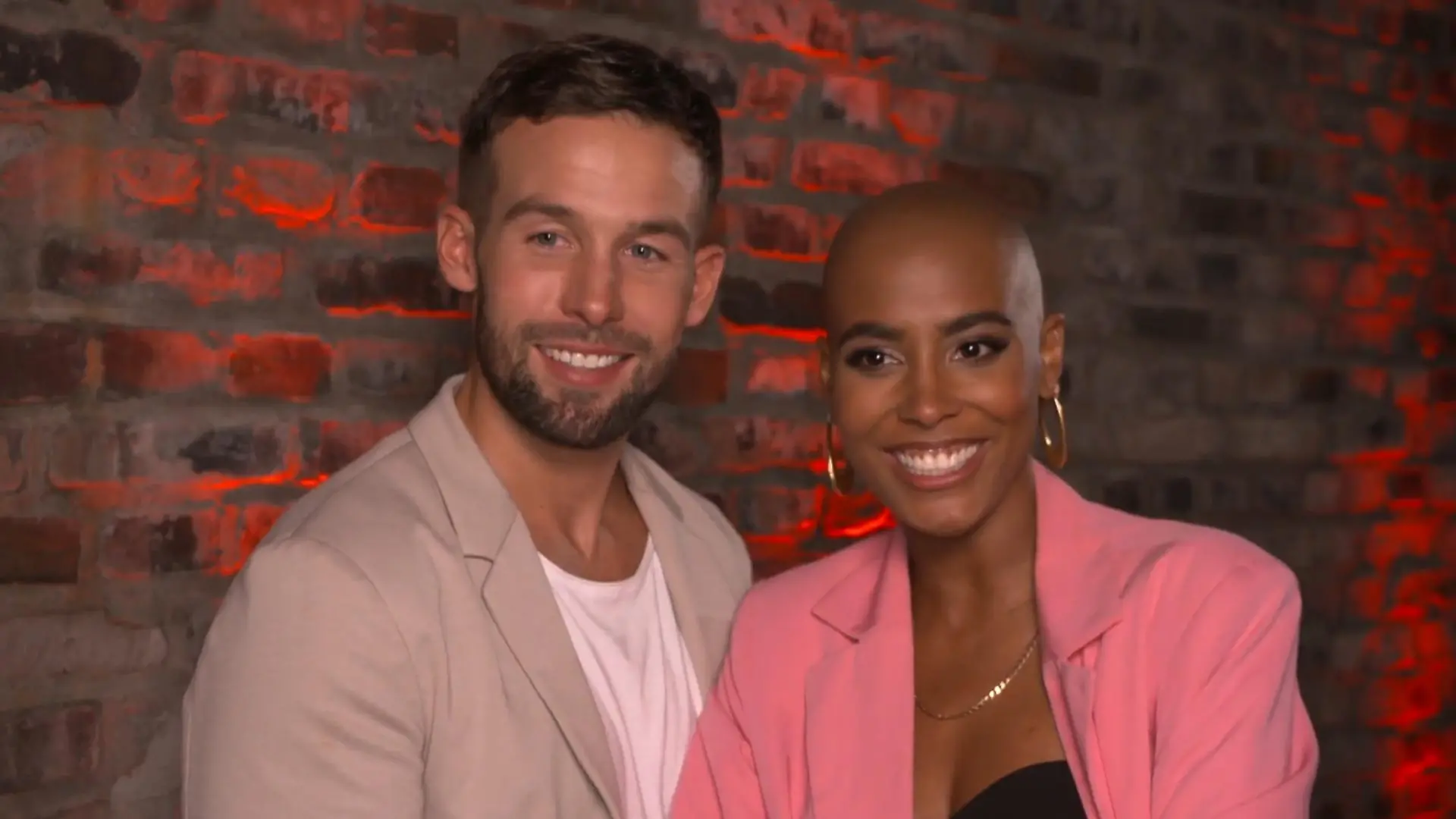 Jan Hoffmann bekam Sharons letzte Rose im Bachelorette-Finale. Beim Wiedersehen verkündeten sie: Ja, sie sind ein Paar!
