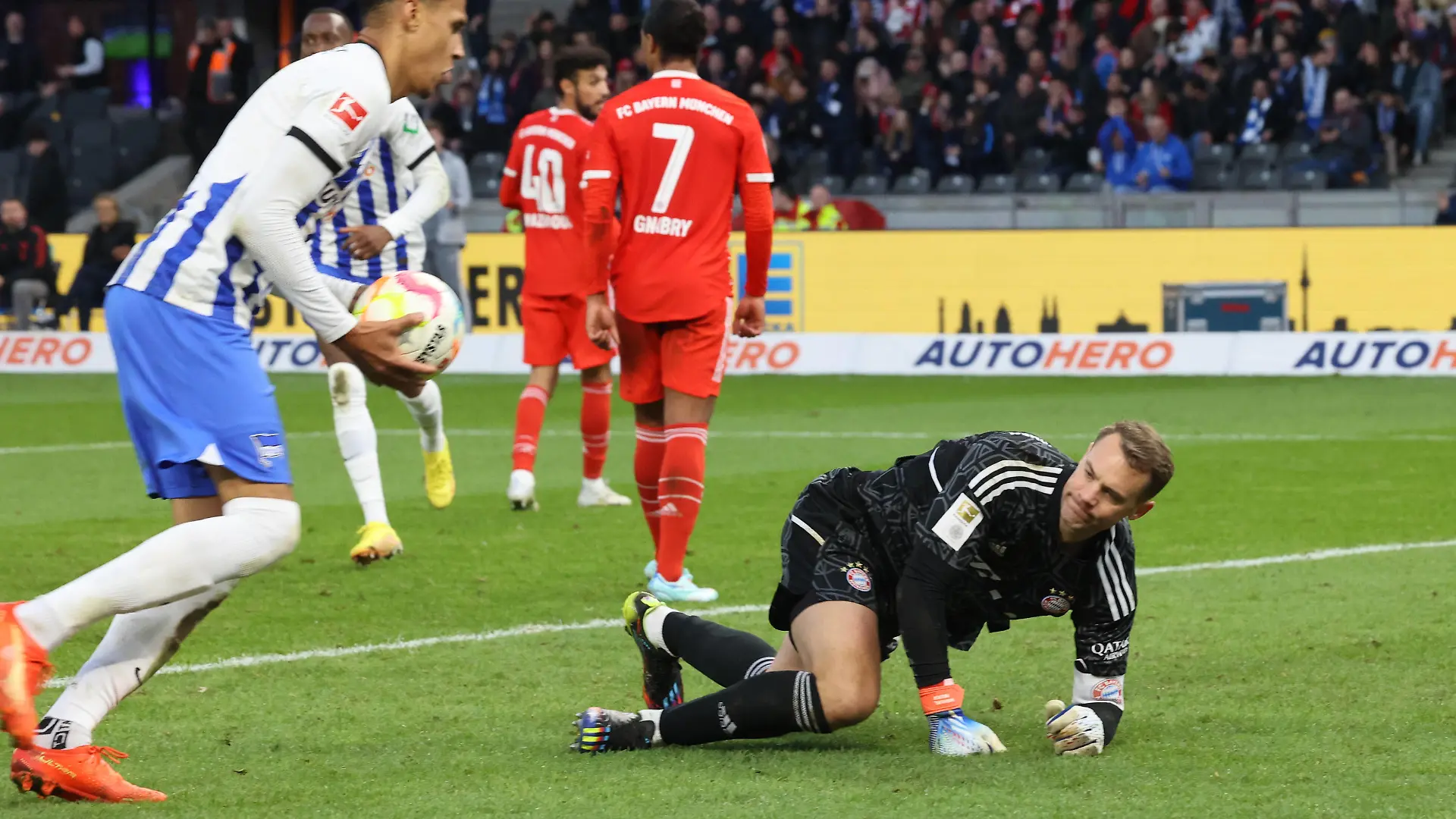 DEU, DFL, 1. FBL, Hertha BSC vs. Bayern Muenchen, / 05.11.2022, Berliner Olympiastadion, Berlin, DEU, DFL, 1. FBL, Hertha BSC vs. Bayern Muenchen, im Bild Davie Selke Hertha BSC Berlin 7, Manuel Neuer FC Bayern Muenchen 1 DFL - regulations prohibit any use of Photographs as image sequences and/or quasi-video Foto: Juergen Engler / nordphoto GmbH *** DEU, DFL, 1 FBL, Hertha BSC vs Bayern Muenchen, 05 11 2022, Berliner Olympiastadion, Berlin, DEU, DFL, 1 FBL, Hertha BSC vs Bayern Muenchen, in picture Davie Selke Hertha BSC Berlin 7 , Manuel Neuer FC Bayern Muenchen 1 DFL regulations prohibit any use of Photographs as image sequences and or quasi video Foto Juergen Engler nordphoto GmbH JuergenxEngler nph00076 
