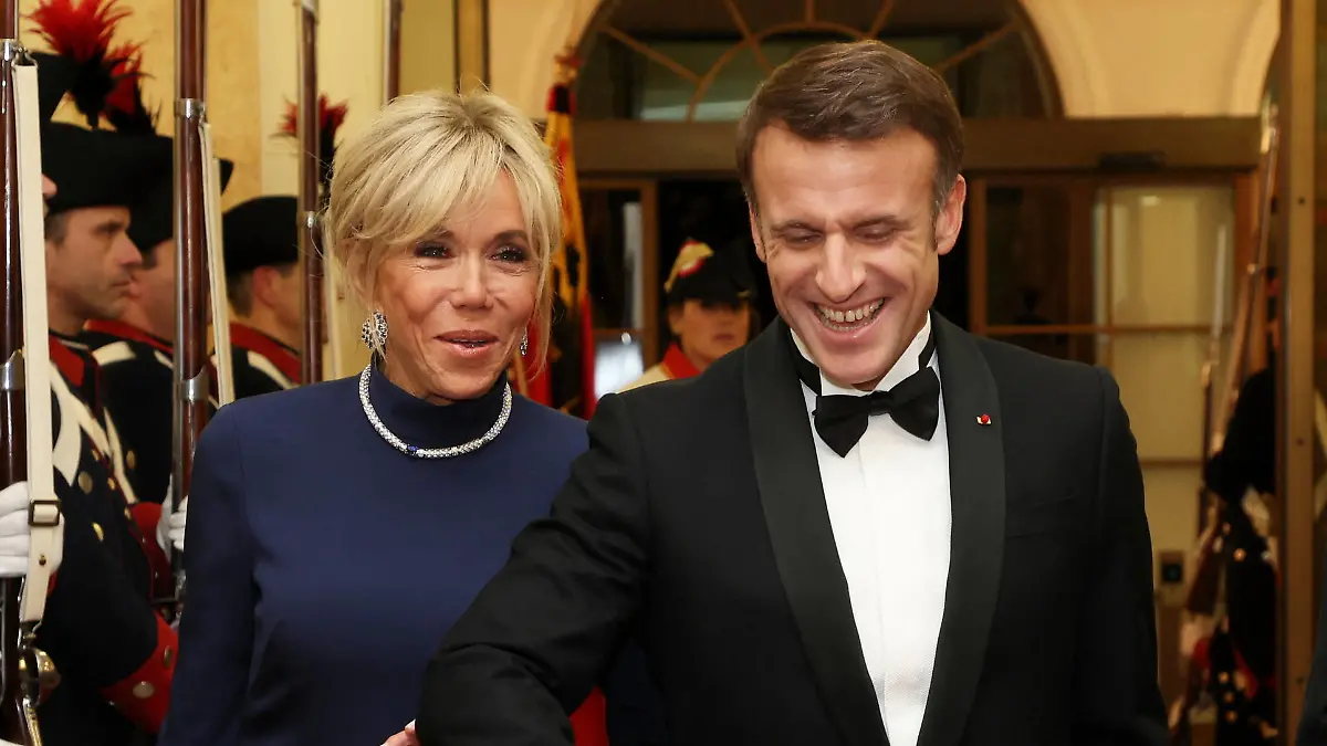 Dîner d'état en l'honneur du président Emmanuel Macron et sa femme Brigitte Macron offert par le président de la Confédération suisse à Berne le 15 novembre 2023. Le président de la République Française et sa femme sont en visite détat à linvitation du Conseil fédéral suisse. La Confédération suisse accueille la première communité française à létranger, avec près de 200 000 inscrits au registre consulaire. La Suisse est un partenaire économique très important, et nos relations denses avec des investissements croisés très importants, faisant de la Suisse le 3ème investisseur en France et réciproquement. Par ailleurs, la France et la Suisse sont Etats hôtes de lOrganisation européenne pour la recherche nucléaire (CERN) à Genève, modèle dinnovation technologique dans le monde entier. Dans le contexte international actuel, cette visite sera l'occasion d'échanger sur le renforcement de la coopération entre la France et la Suisse face aux grandes crises, notamment sur la guerre en Ukraine ou la situation au Proche-Orient. La visite du chef de lEtat sinscrit également dans une nouvelle dynamique des coopérations avec la Suisse à léchelle continentale, puisque la Confédération sest pleinement investie au sein de la Communauté politique européenne, et la relance des discussions entre la Suisse et lUnion européenne. © Dominique Jacovides / Bestimage State dinner in honour of President Emmanuel Macron and his wife Brigitte Macron hosted by the President of the Swiss Confederation in Bern on 15 November 2023. The President of the French Republic and his wife are on a state visit at the invitation of the Swiss Federal Council. The Swiss Confederation is home to France's largest community abroad, with almost 200,000 people on its consular register. Switzerland is a very important economic partner, and our relations are very close, with substantial cross-investment, making Switzerland the 3rd largest investor in France and vice versa. France and Switzerland are also host states to the European Organization for Nuclear Research (CERN) in Geneva, a model of technological innovation for the entire world. In the current international context, this visit will be an opportunity to exchange views on strengthening cooperation between France and Switzerland in the face of major crises, in particular the war in Ukraine and the situation in the Middle East. The Head of State's visit is also part of a new dynamic of cooperation with Switzerland on a continental scale, since the Confederation has fully invested itself within the European Political Community, and the relaunch of discussions between Switzerland and the European Union. / action press