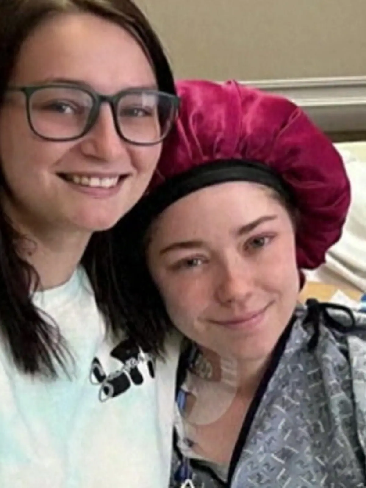 „Du hast etwas, das ich brauche!“ Mit solchen humorvollen Video sucht Katie Hallum eine Niere auf TikTok. Und tatsächlich meldet sich eine junge Frau bei der TikTokerin und will ihr das Organ spenden. Wie es den beiden jungen Frauen aus den USA  jetzt geht und was diese Transplantation für sie beutetet, seht ihr im Video. 