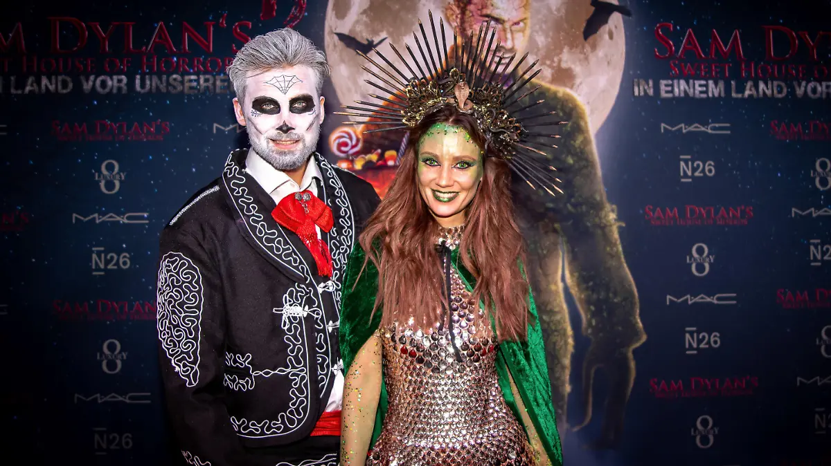 Das Event von Sam Dylan "Sweet House of Horror 2" lockte wieder zahlreiche Stars und Promis aus dem Fernsehen an. Paßt zur Zeit alle im Halloween-Kostüm.
