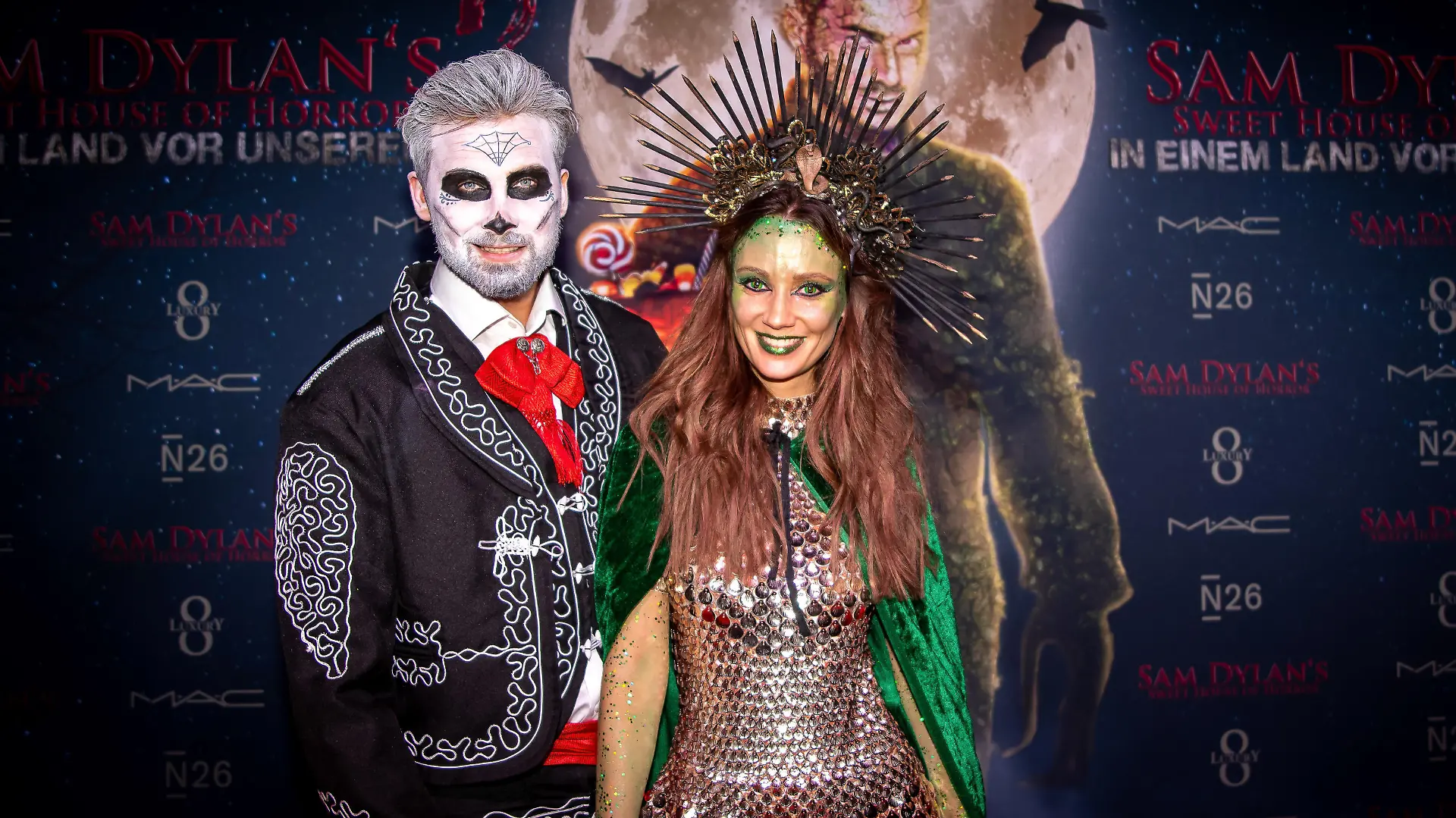 Das Event von Sam Dylan "Sweet House of Horror 2" lockte wieder zahlreiche Stars und Promis aus dem Fernsehen an. Paßt zur Zeit alle im Halloween-Kostüm.