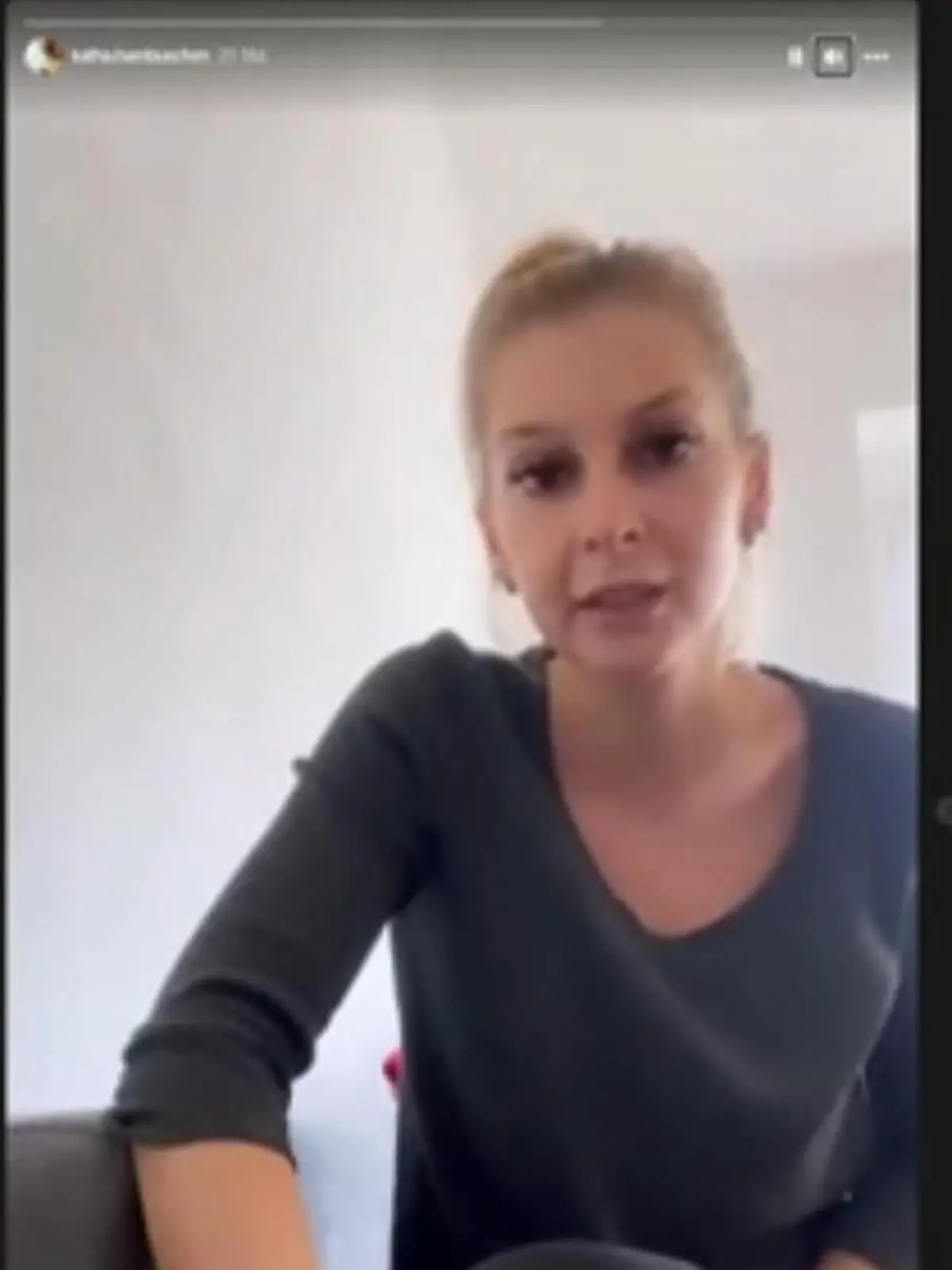 Bild zu: "Sommerhaus-Ex-Kandidatin Katharina Hambuechen macht Therapie"