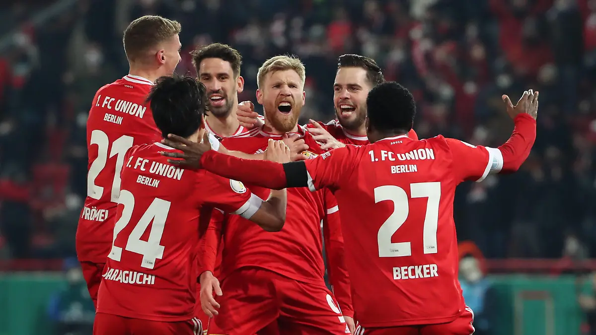 Bilder des Jahres 2022, Sport 03 März Sport Themen der Woche KW09 Sport Bilder des Tages Grischa Prömel, Genki Haraguchi, Andreas Voglsammer 2:1, Sheraldo Becker jubelnd / Freude / Emotion / Jubel nach 2:1 / / Fußball Fussball / DFB Pokal Viertelfinale Herren DFL / Saison 2021/2022 / 01.03.2022 / 1.FC Union Berlin FCU vs. FC St. Pauli / DFL regulations prohibit any use of photographs as image sequences and/or quasi-video. / *** Grischa Prömel, Genki Haraguchi, Andreas Voglsammer 2 1, Sheraldo Becker jubilant joy emotion jubilation after 2 1 Sports Football Soccer DFB Pokal Quarterfinals Men DFL Season 2021 2022 01 03 2022 1 FC Union Berlin FCU vs FC St Pauli DFL regulations prohibit any use of photographs as image sequences and or quasi video
