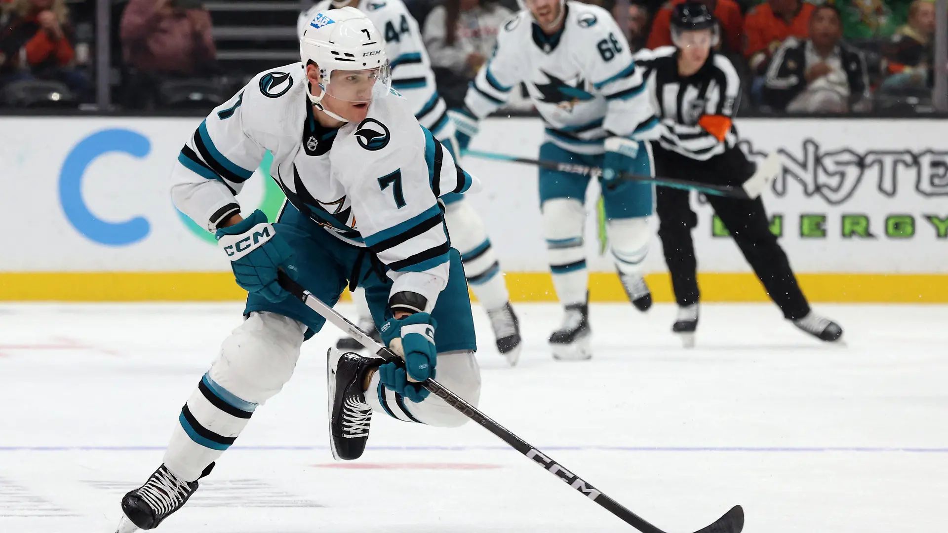 Nov 12, 2023; Anaheim, California, USA; San Jose Sharks center Nico Sturm (7) skates with the puck during the first period against the Anaheim Ducksa at Honda Center. Mandatory Credit: Jason Parkhurst-USA TODAY Sports