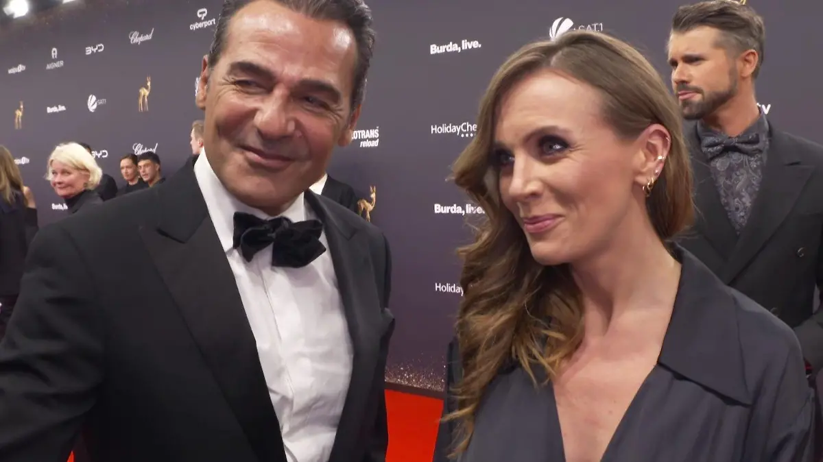 Erol Sander und seine Freundin Rebecca Oehlmann im RTL-Interview