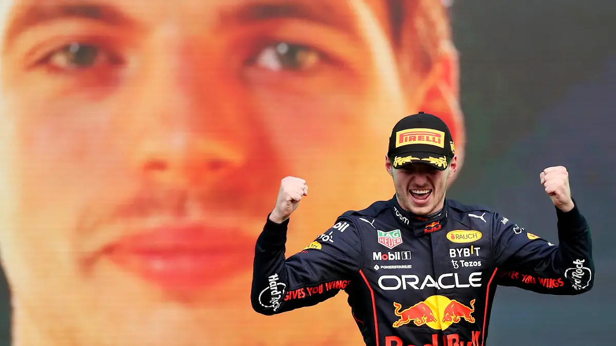 Formula One F1 - Mexico City Grand Prix - Autodromo Hermanos Rodriguez, Mexico City, Mexico - October 30, 2022 Red Bull's Max Verstappen celebrates on the podium after winning the race and setting a new F1 record of 14 grand prix wins in a season REUTERS/Edgard Garrido