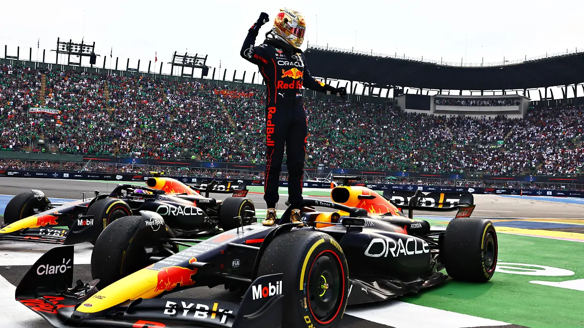 MEXICO CITY, MEXICO - OCTOBER 30: Race winner Max Verstappen of the Netherlands and Oracle Red Bull Racing celebrates in parc ferme during the F1 Grand Prix of Mexico at Autodromo Hermanos Rodriguez on October 30, 2022 in Mexico City, Mexico. (Photo by Mark Thompson/Getty Images )