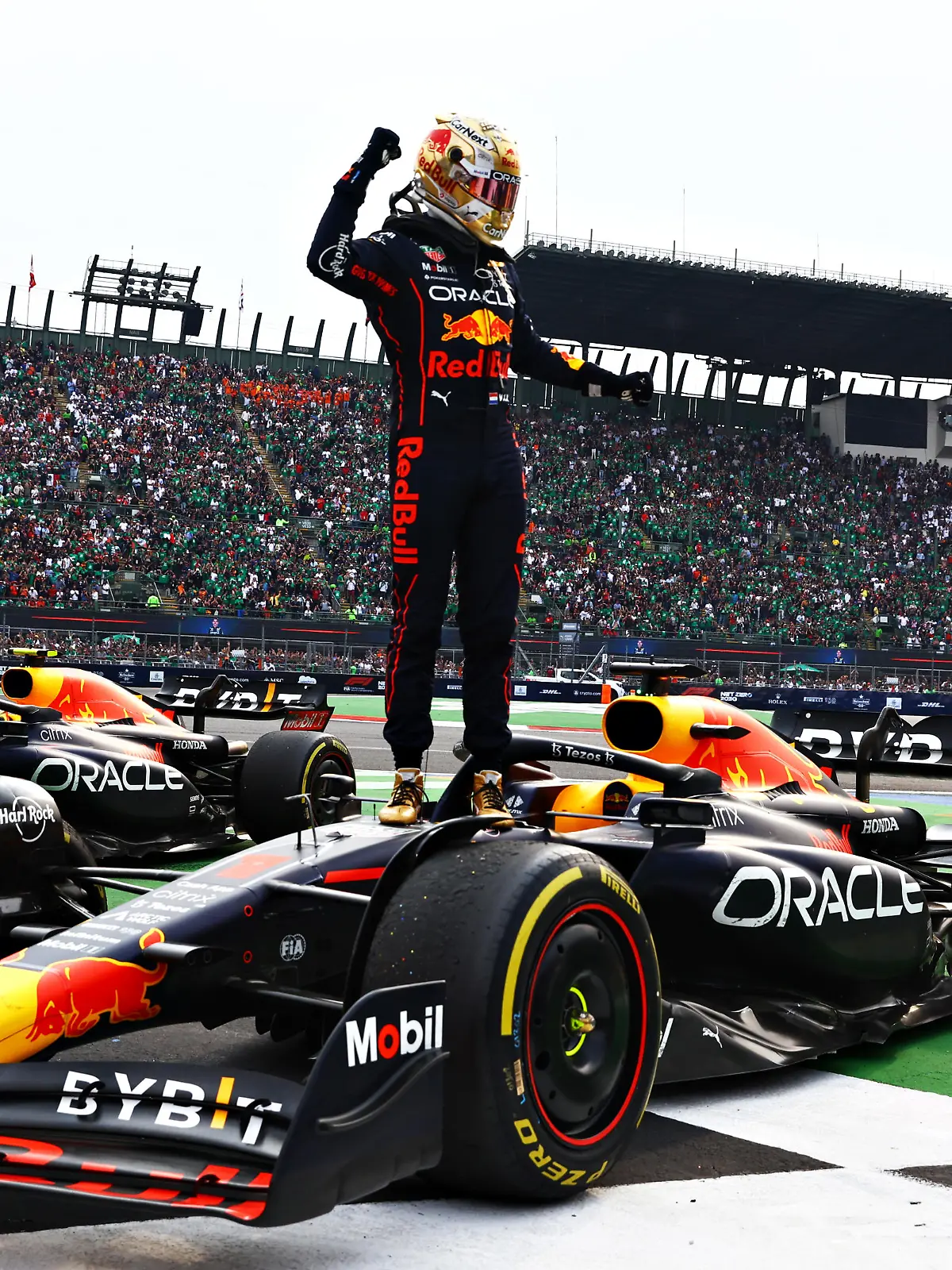 MEXICO CITY, MEXICO - OCTOBER 30: Race winner Max Verstappen of the Netherlands and Oracle Red Bull Racing celebrates in parc ferme during the F1 Grand Prix of Mexico at Autodromo Hermanos Rodriguez on October 30, 2022 in Mexico City, Mexico. (Photo by Mark Thompson/Getty Images )