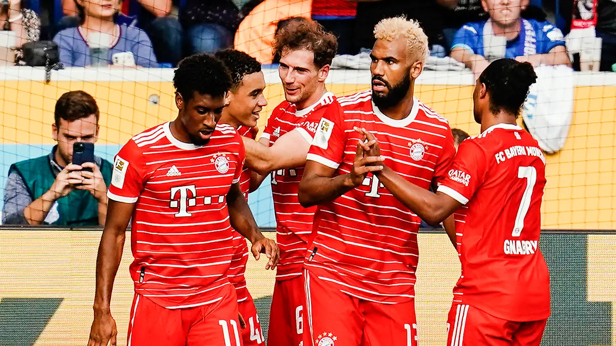 ARCHIV - 22.10.2022, Baden-Württemberg, Sinsheim: Fußball: Bundesliga, TSG 1899 Hoffenheim - Bayern München, 11. Spieltag, PreZero Arena. Münchens Torschütze Jamal Musiala (2.v.l.) jubelt mit den Mannschaftskollegen  Kingsley Coman (l), Leon Goretzka (3.v.l.), Eric Maxim Choupo-Moting und Serge Gnabry (r) über das Tor zum 0:1.Die Bayern stehen in der Tabelle wieder besser da. (zu dpa: «Bayern-Stürmer trifft und trifft») (zu dpa: «Bayern gegen Werder auch in Sat.1») Foto: Uwe Anspach/Deutsche Presse-Agentur GmbH/dpa - WICHTIGER HINWEIS: Gemäß den Vorgaben der DFL Deutsche Fußball Liga bzw. des DFB Deutscher Fußball-Bund ist es untersagt, in dem Stadion und/oder vom Spiel angefertigte Fotoaufnahmen in Form von Sequenzbildern und/oder videoähnlichen Fotostrecken zu verwerten bzw. verwerten zu lassen. +++ dpa-Bildfunk +++