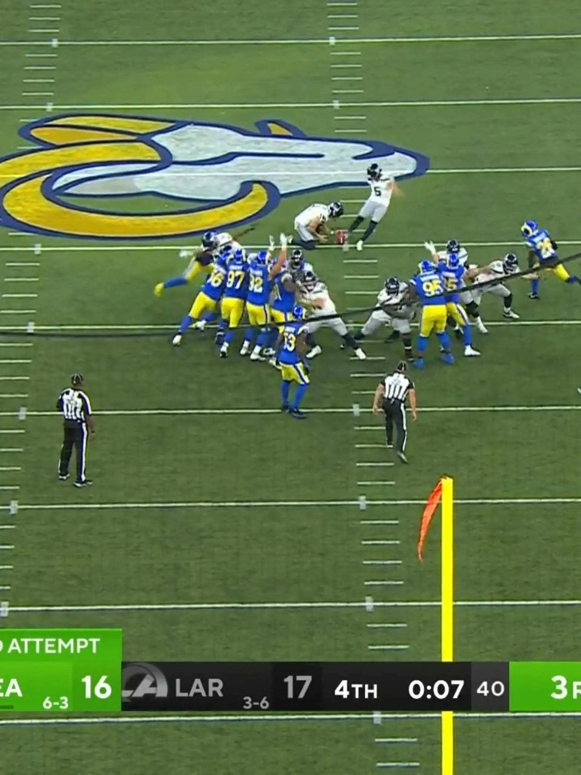 Was für ein bitterer Abend für die Seattle Seahawks. Erst geben sie eine sichere Führung aus der Hand, dann versagen ihnen im entscheidenden Moment die Nerven. Sekunden vor Schluss liegt der Ball für ein Field Goal bereit, doch unter Druck versagt Jason Myers.
