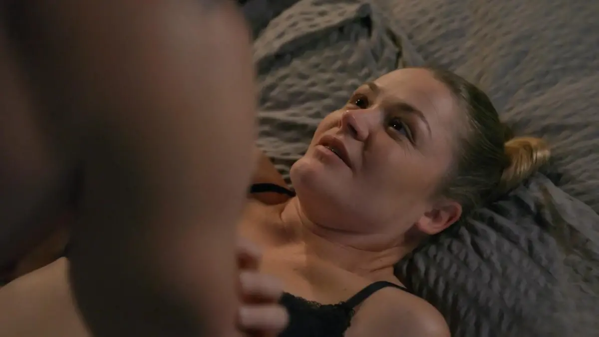 Nadine landet mit Henry im Bett „Unter uns“-Folge vom 20.11.23