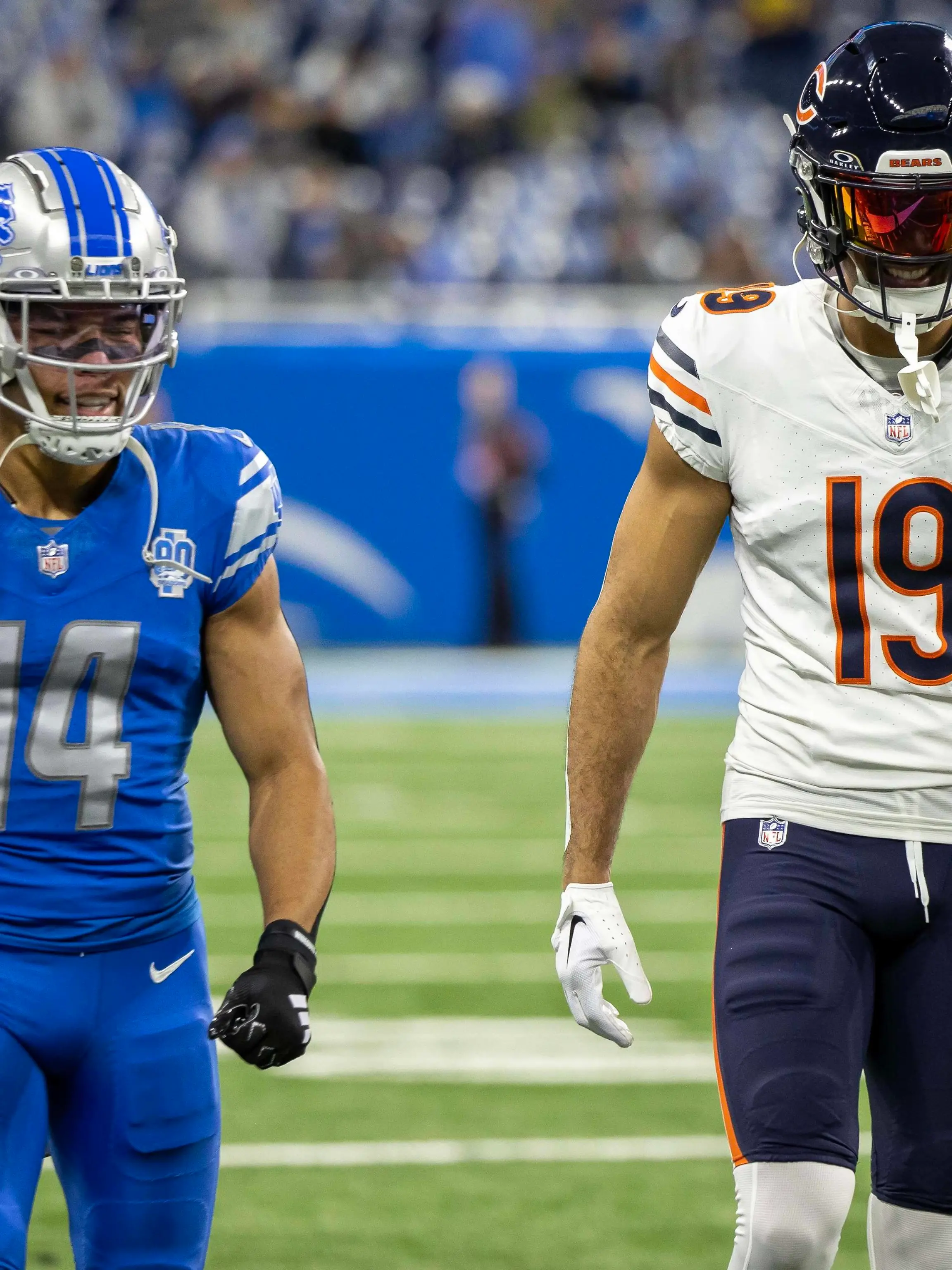 NFL, American Football Herren, USA Chicago Bears at Detroit Lions Nov 19, 2023 Detroit, Michigan, USA Detroit Lions wide receiver Amon-Ra St. Brown 14 and his brother Chicago Bears wide receiver Equanimeous St. Brown 19 in warms up at Ford Field. Detroit Ford Field Michigan USA, EDITORIAL USE ONLY PUBLICATIONxINxGERxSUIxAUTxONLY Copyright: xDavidxReginekx 20231119_szo_kd7_0030