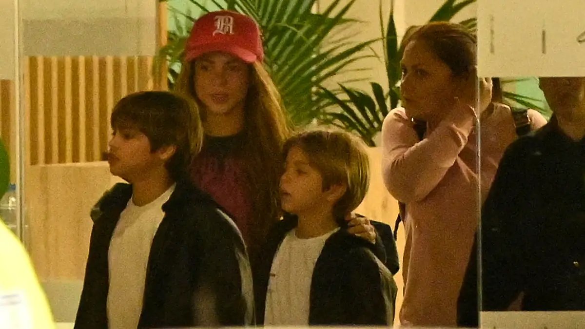 EXCLUSIVE: Shakira arrives in Barcelona two days before her tax fraud trial begins. The 'Hips Don't Lie' singer, 46, was spotted touching down with her two sons Milan and Sasha and lots of luggage. it is reported that she could face up to 8 years in prison if she is convicted of tax fraud over 14.5 million euros. The Colombian artist must appear in court on Monday - the first day of the trial - and will have the option of testifying at the beginning of the process or waiving her right to do so. If Shakira's defense requests it and it is accepted by the court, the singer's statement can be postponed until all the evidence has been presented. The Barcelona Court expects the trial to last for 12 sessions, from Monday, November 20 to Thursday, December 14. During this time, 117 witnesses and eight experts must testify in response to questions from the defense and accusations from the Prosecutor's Office, the State Attorney's Office and that of the Generalitat.
17 Nov 2023
Pictured: shakira, milan, sasha.
Photo credit: Emilio Utrabo / MEGA
TheMegaAgency.com
+1 888 505 6342