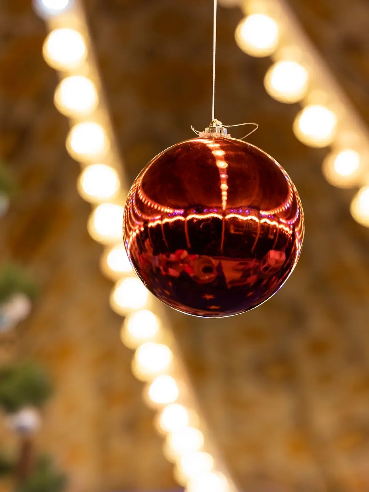 Weihnachtsdekoration auf dem Weihnachtsmarkt.