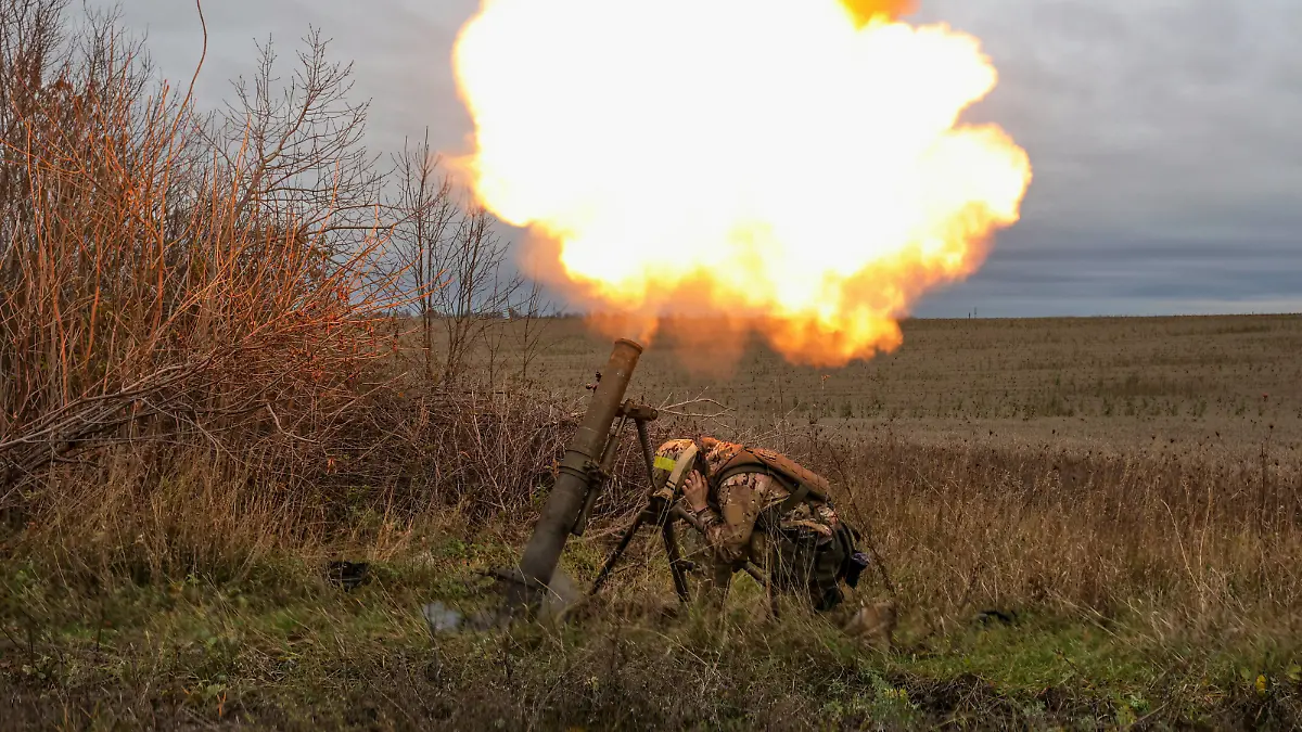  KHARKIV REGION, UKRAINE - OCTOBER 25, 2022 - An artillery unit of Ukraine s National Guard employs a shoot-and-scoot tactic to attack Russian targets with mortar shells, Kharkiv Region, northeastern Ukraine. Ukrainian mortar unit in Kharkiv Region PUBLICATIONxNOTxINxRUS Copyright: xVyacheslavxMadiyevskyyx