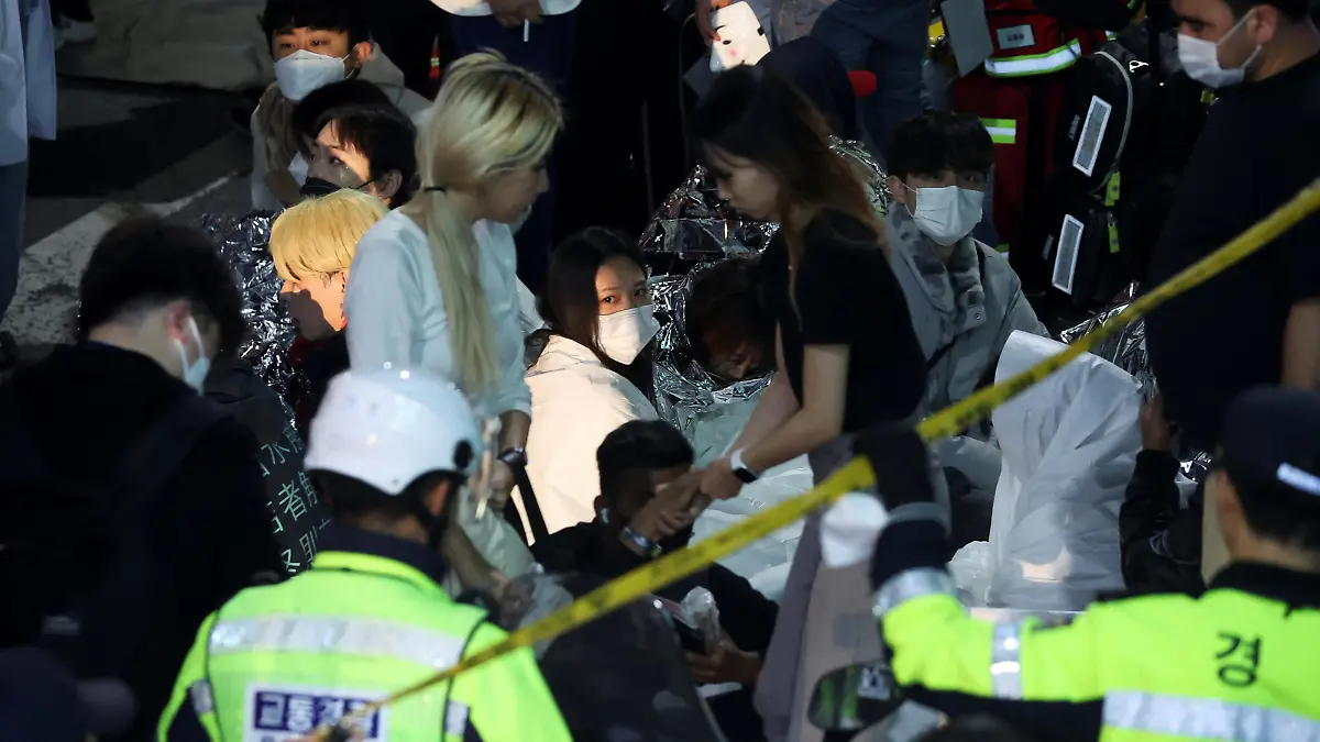 Rescue teams work at the scene where dozens of people were injured in a stampede during a Halloween festival in Seoul, South Korea, October 29, 2022. REUTERS/Kim Hong-ji