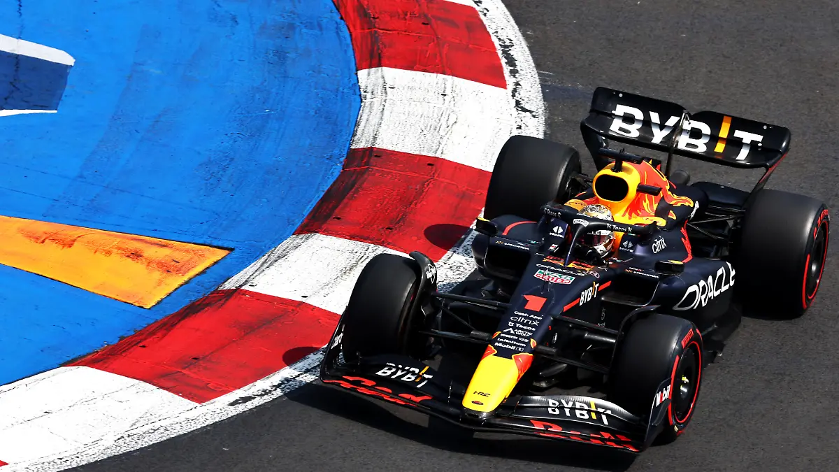 MEXICO CITY, MEXICO - OCTOBER 29: Max Verstappen of the Netherlands driving the (1) Oracle Red Bull Racing RB18 on track during final practice ahead of the F1 Grand Prix of Mexico at Autodromo Hermanos Rodriguez on October 29, 2022 in Mexico City, Mexico. (Photo by Mark Thompson/Getty Images )