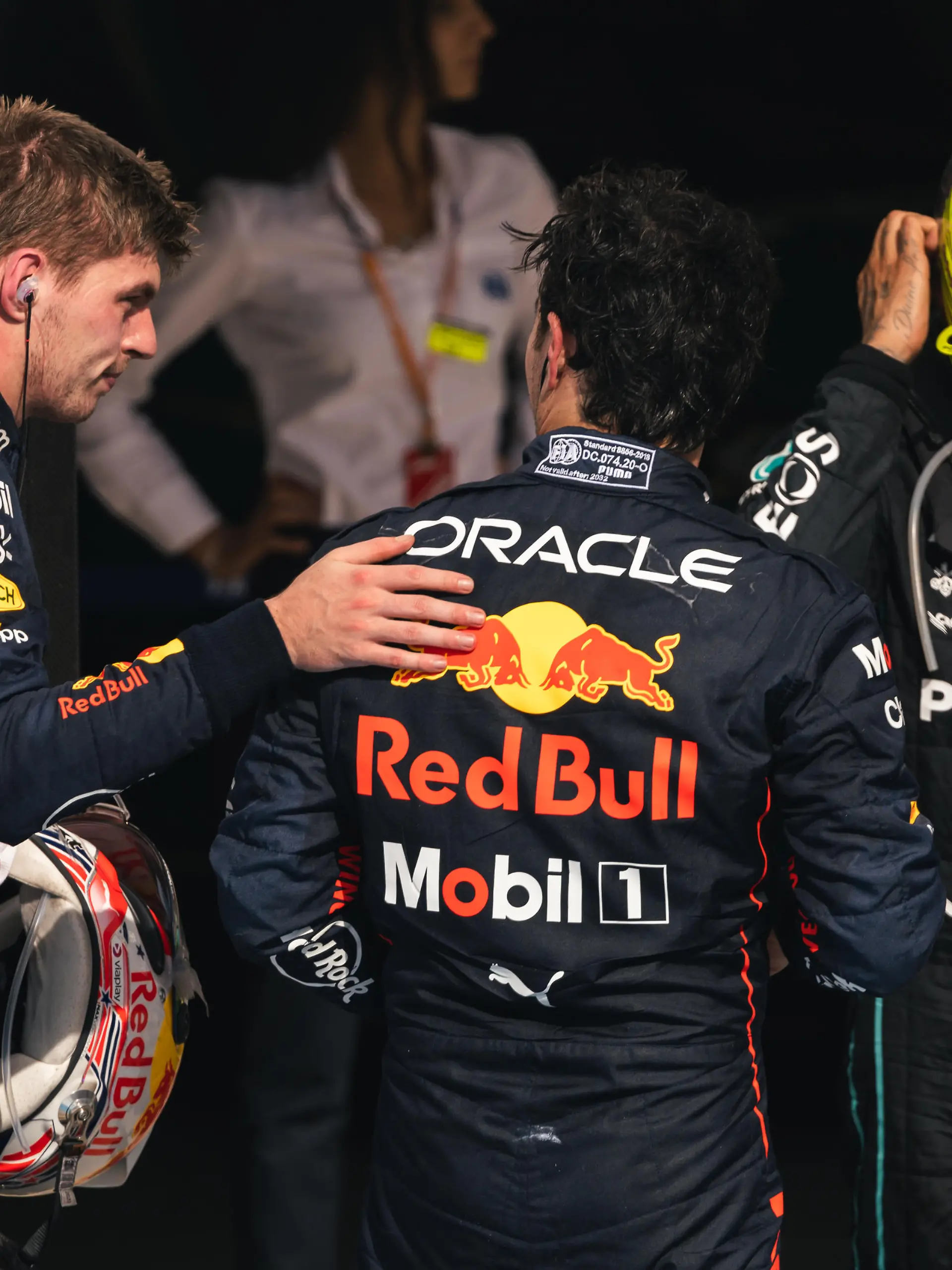(L to R): Max Verstappen (NLD) Red Bull Racing with Sergio Perez (MEX) Red Bull Racing and Lewis Hamilton (GBR) Mercedes AMG F1 in parc ferme.
23.10.2022. Formula 1 World Championship, Rd 19, United States Grand Prix, Austin, Texas, USA, Race Day.
- www.xpbimages.com, EMail: requests@xpbimages.com © Copyright: Bearne / XPB Images / action press
