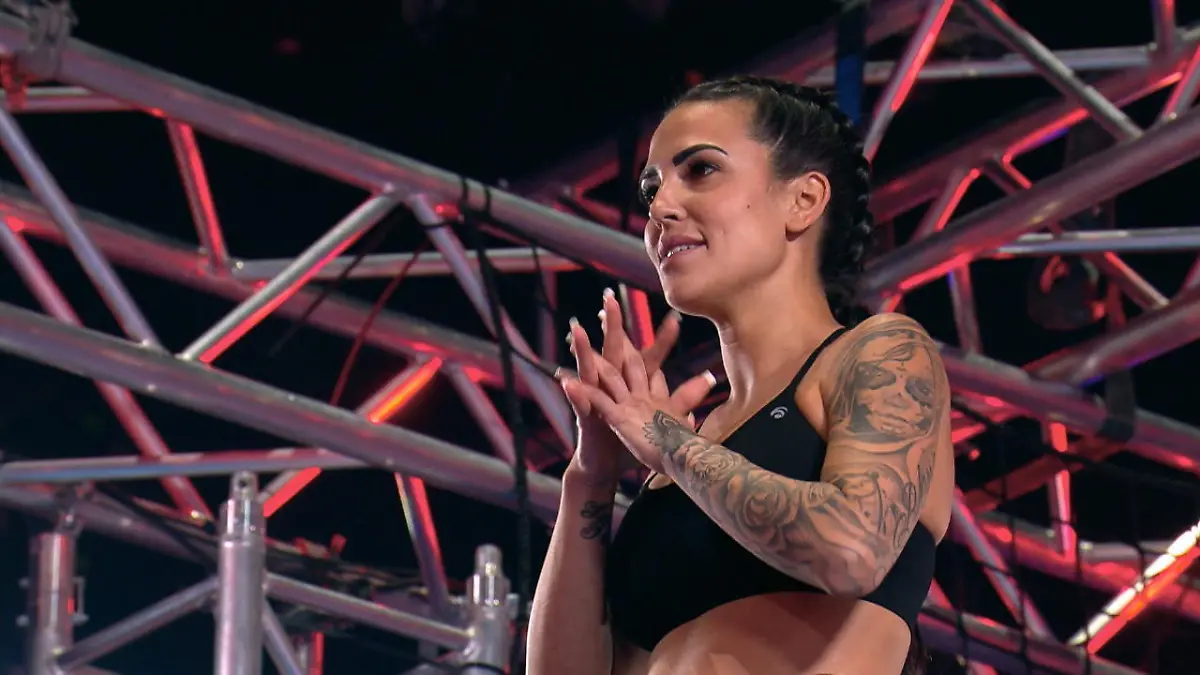 Elena Miras geht voll die Düse Ninja Warrior Germany Promi-Special