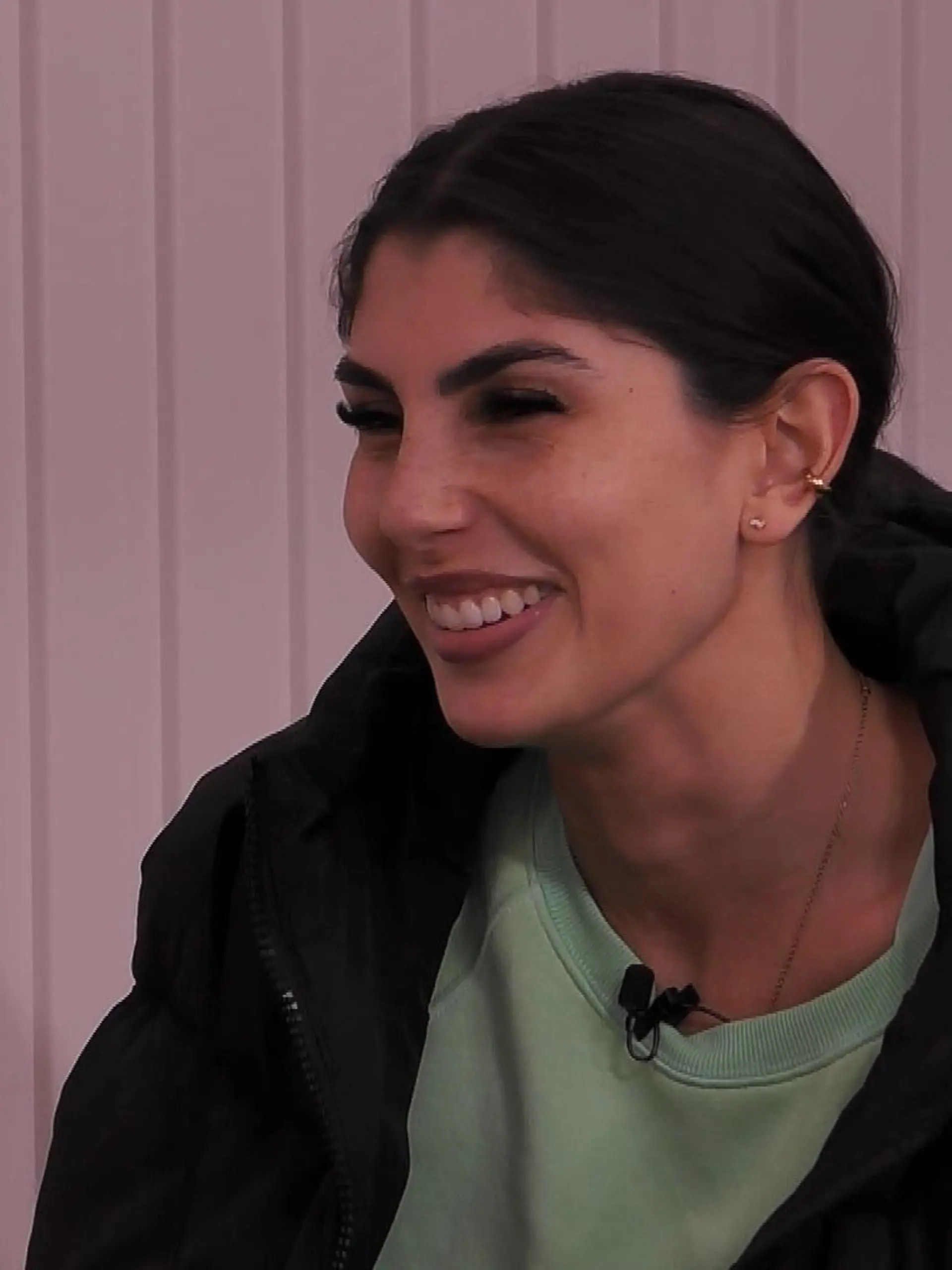 Titel: Promi Big Brother, Staffel 11. Motiv: Im Innenhof sprechen Yeliz, Dialara und Manuela über den Beziheungsstatus von Yeliz und Yasin. Copyright: SAT.1. Dieses Bild darf bis eine Woche nach Ausstrahlung honorarfrei fuer redaktionelle Zwecke und nur im Rahmen der Programmankuendigung verwendet werden. Spaetere Veroeffentlichungen sind nur nach Ruecksprache und ausdruecklicher Genehmigung der Seven.One Entertainment Group GmbH moeglich. Nicht fuer EPG! Verwendung nur mit vollstaendigem Copyrightvermerk. Das Foto darf nicht veraendert, bearbeitet und nur im Ganzen verwendet werden. Es darf nicht archiviert werden. Es darf nicht an Dritte weitergeleitet werden. Aneinanderreihung/Zusammenlegung/Kopplung von Bildern zum Zweck der Erstellung von Slide-Shows o.ä. nicht gestattet; Verbindung/Einfügen/Anfügen von Werbung nicht gestattet. 
Bei Fragen: foto@seven.one
Voraussetzung fuer die Verwendung dieser Programmdaten ist die Zustimmung zu den Allgemeinen Geschaeftsbedingungen der Presselounges der Sen der der Seven.One Entertainment Group GmbH.