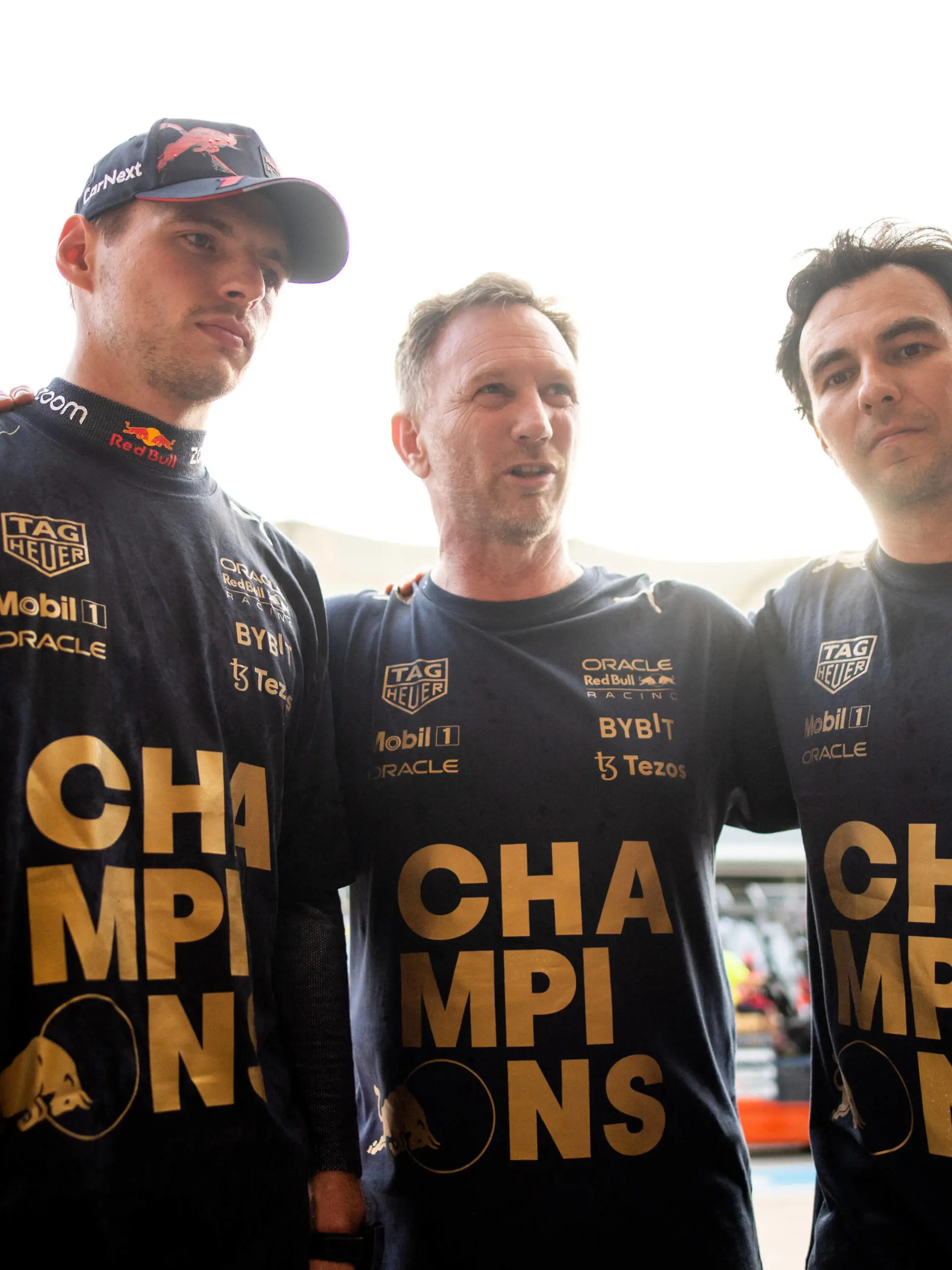  Max Verstappen NED, Oracle Red Bull Racing 1, Christian Horner Oracle Red Bull Racing, Teamchef, Sergio Checo Perez MEX, Oracle Red Bull Racing 11 feiern den Gewinn der Konstrukteuersweltmeisterschaft, USA, Formel 1 Grand Prix der USA, Circuit of the Americas Austin, Rennen, 23.10.2022 USA, Formel 1 Grand Prix der USA, Circuit of the Americas Austin, Rennen, 23.10.2022 Austin *** Max Verstappen NED, Oracle Red Bull Racing 1 , Christian Horner Oracle Red Bull Racing, Team Principal , Sergio Checo Perez MEX, Oracle Red Bull Racing 11 celebrate winning the Constructors World Championship, USA, Formula 1 Grand Prix of the USA, Circuit of the Americas Austin, race, 23 10 2022 USA, Formula 1 Grand Prix of the USA, Circuit of the Americas Austin, race, 23 10 2022 Austin Copyright: xEibner/Memmlerx EP_MMR